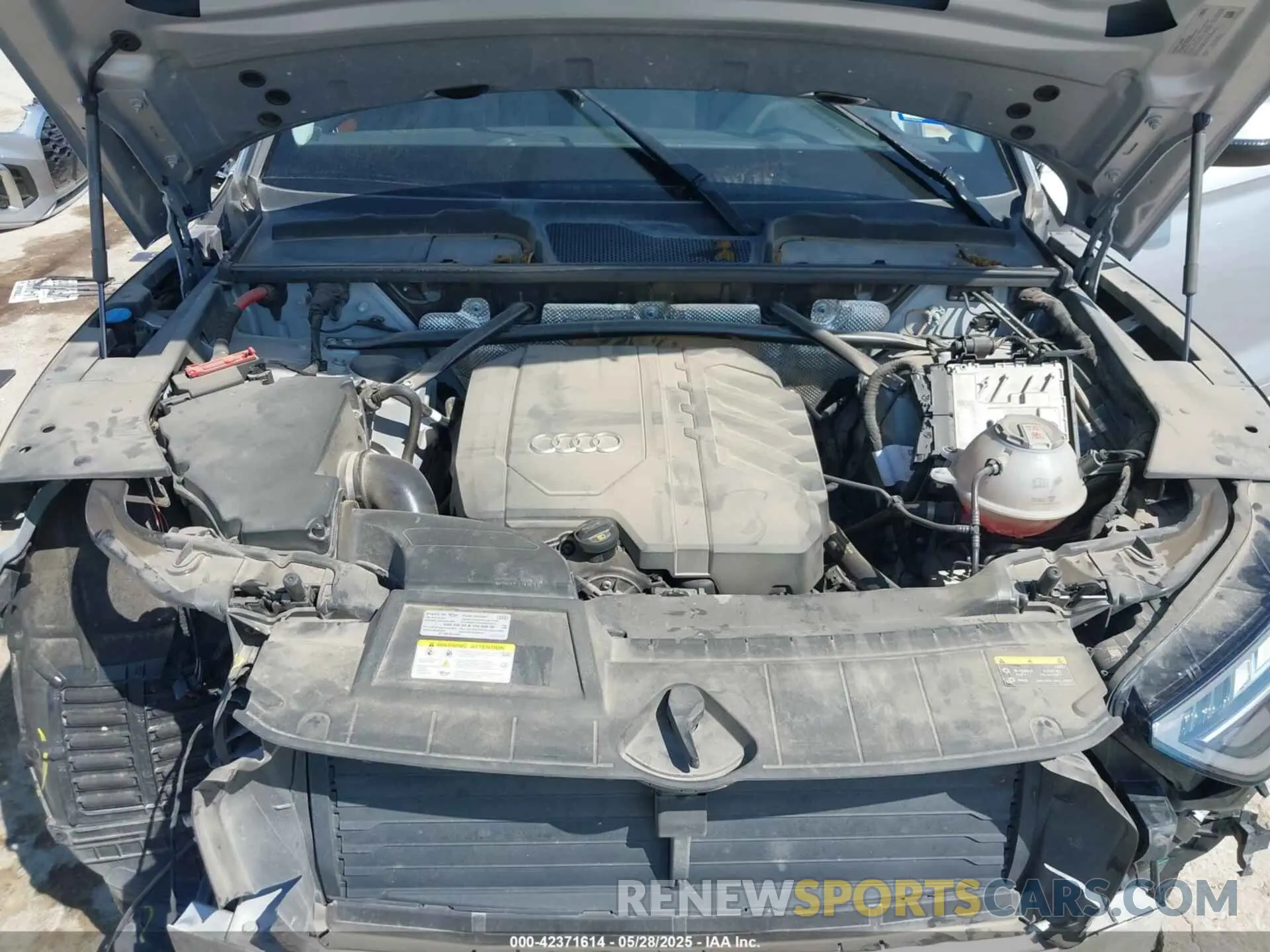 10 Photograph of a damaged car WA1EAAFY7N2134077 AUDI Q5 2022