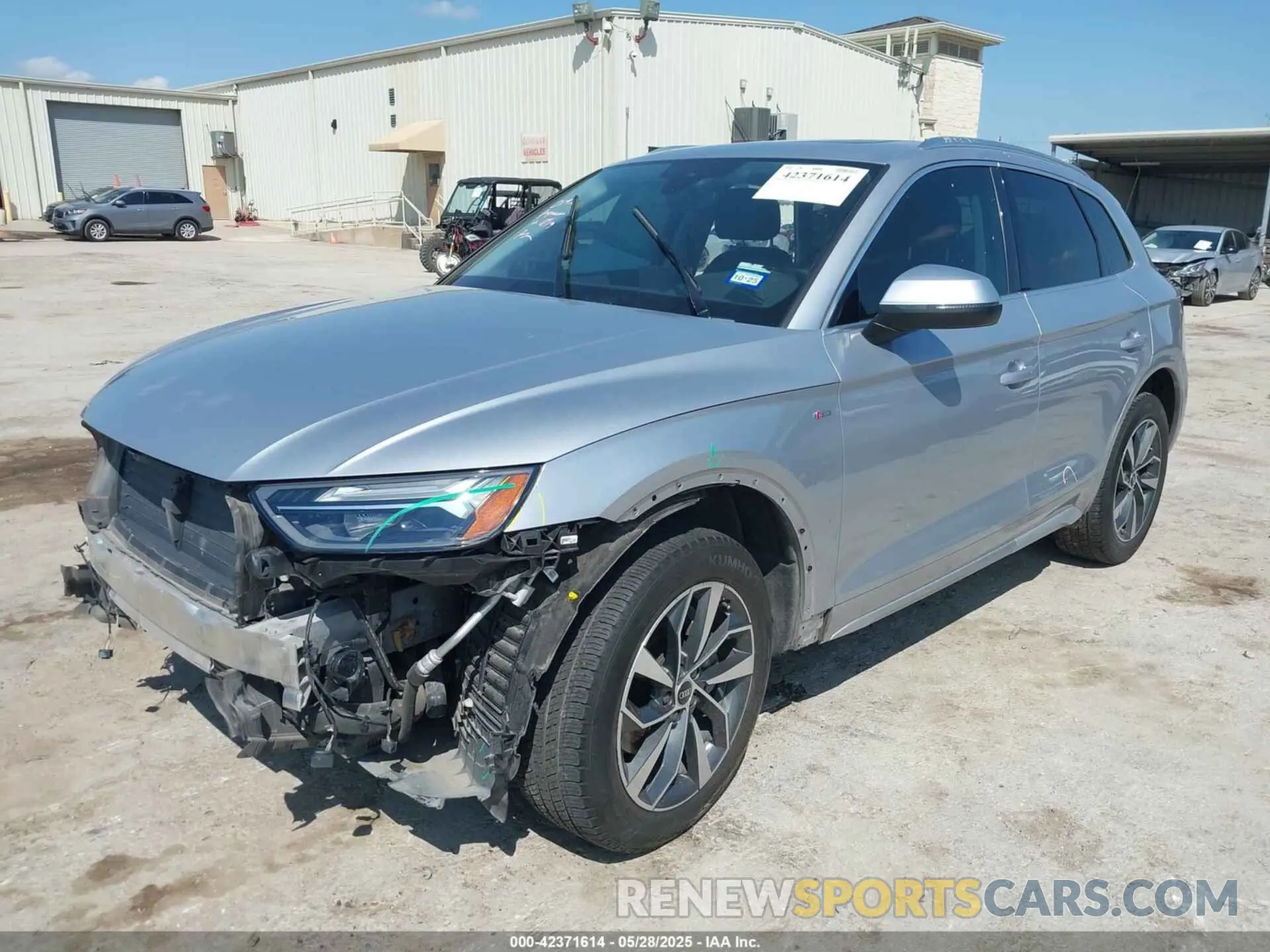 2 Photograph of a damaged car WA1EAAFY7N2134077 AUDI Q5 2022