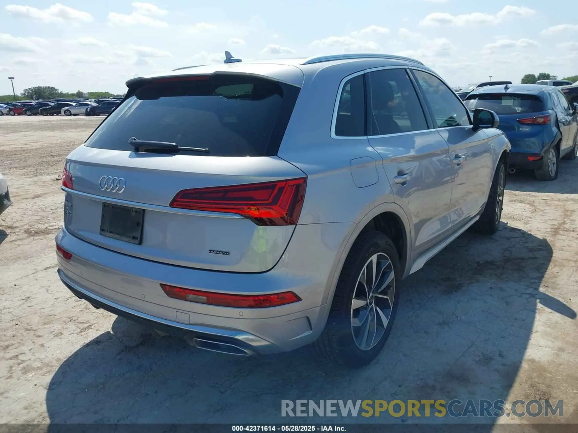 4 Photograph of a damaged car WA1EAAFY7N2134077 AUDI Q5 2022