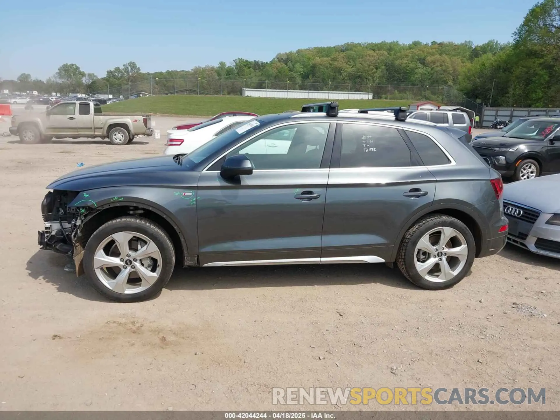 14 Photograph of a damaged car WA1EAAFY8N2001294 AUDI Q5 2022