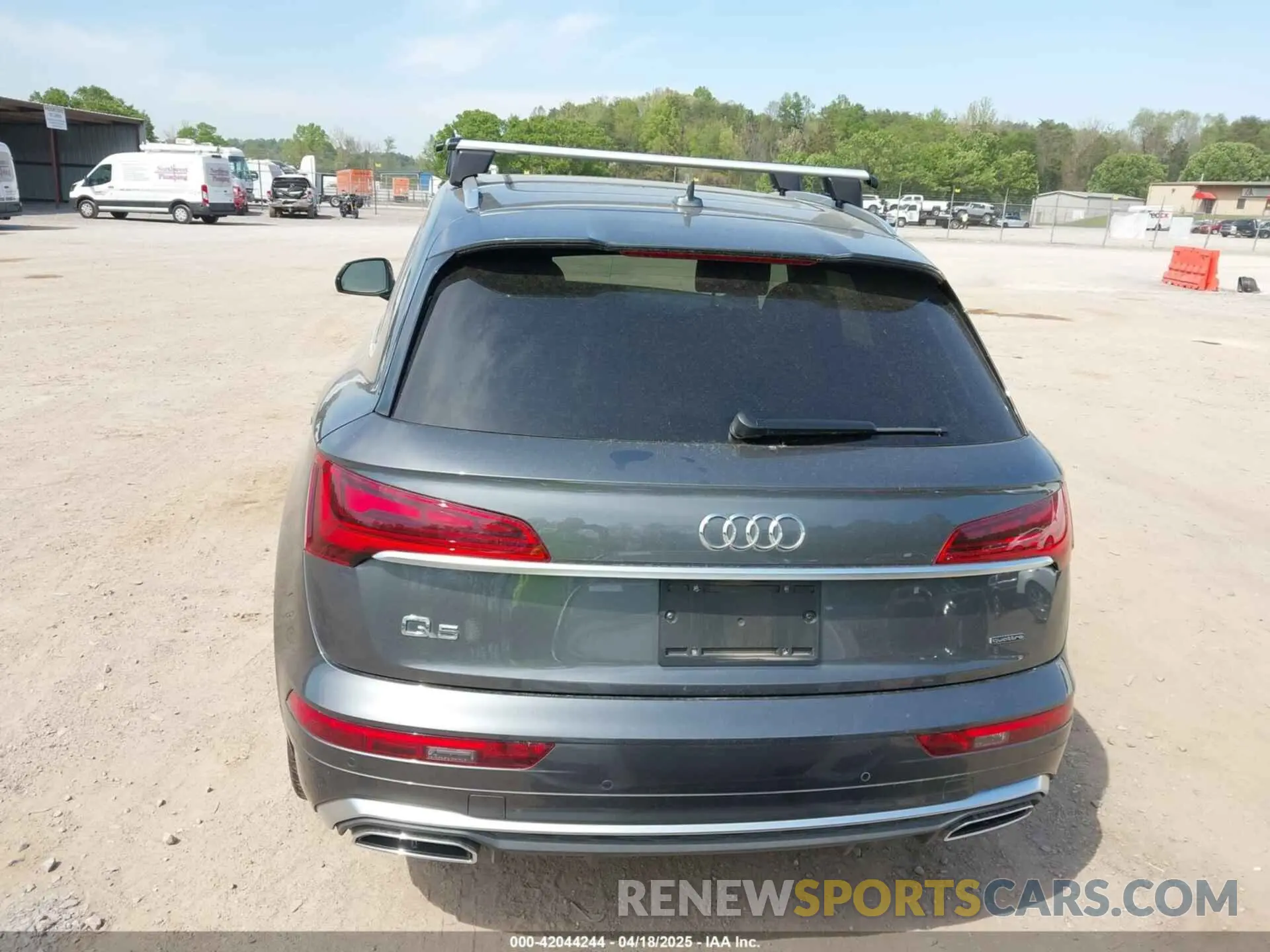16 Photograph of a damaged car WA1EAAFY8N2001294 AUDI Q5 2022