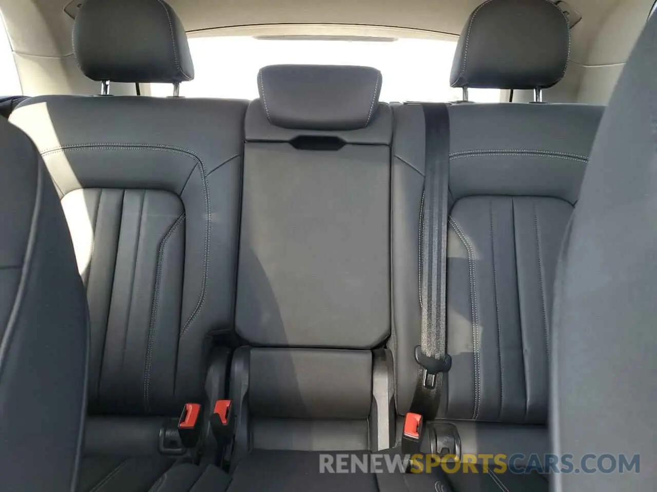 10 Photograph of a damaged car WA1EAAFY8N2014658 AUDI Q5 2022
