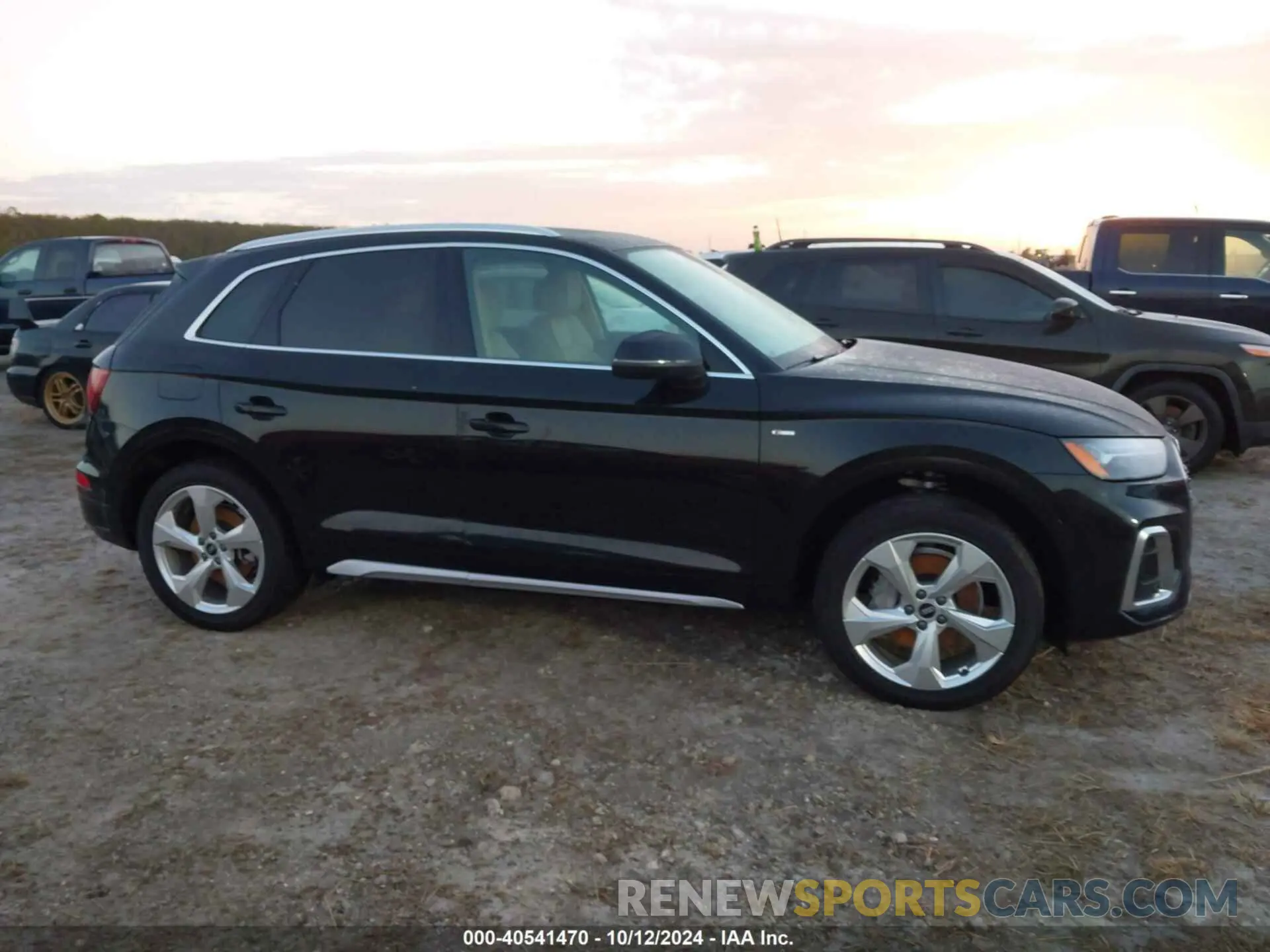 13 Photograph of a damaged car WA1EAAFY8N2025692 AUDI Q5 2022