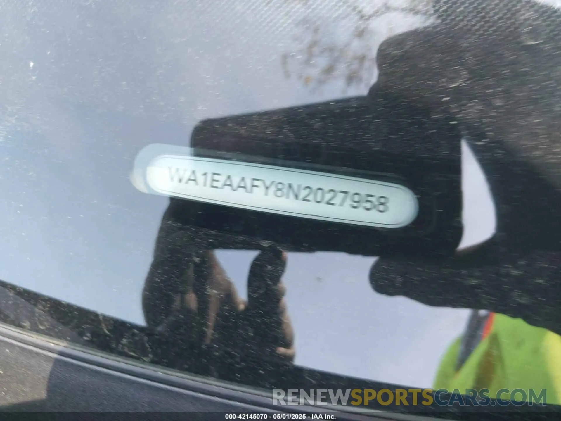 17 Photograph of a damaged car WA1EAAFY8N2027958 AUDI Q5 2022