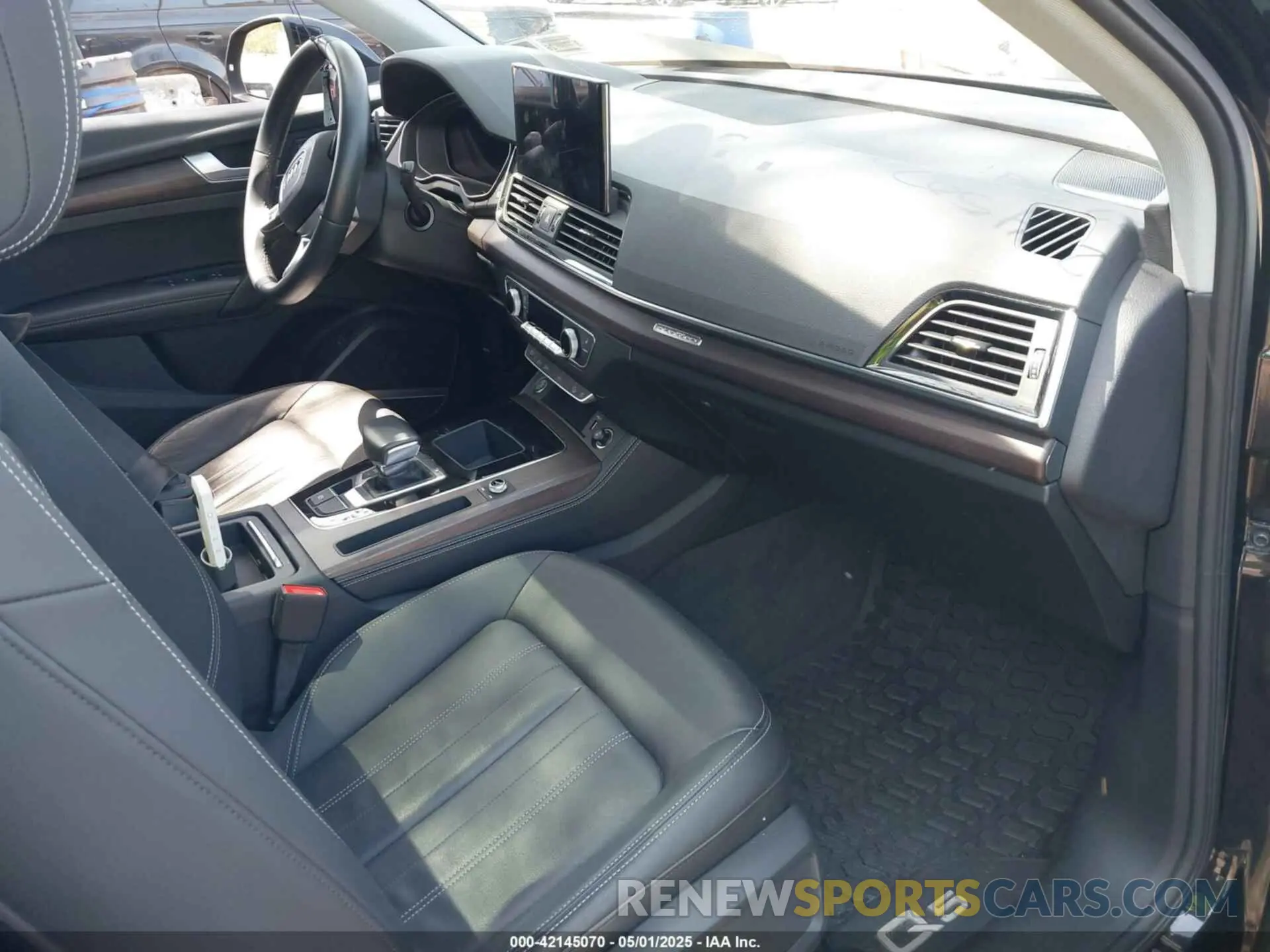 5 Photograph of a damaged car WA1EAAFY8N2027958 AUDI Q5 2022