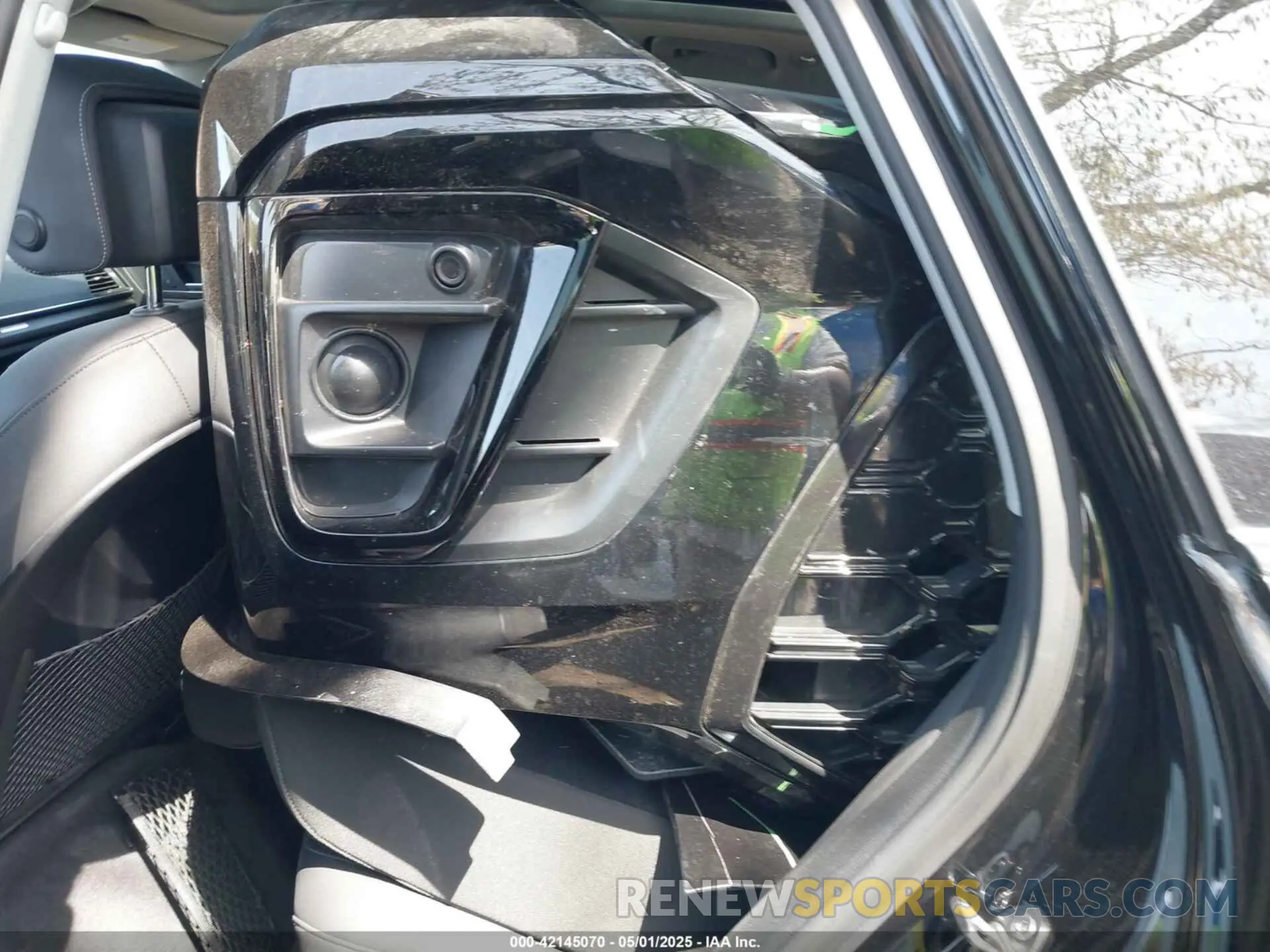 8 Photograph of a damaged car WA1EAAFY8N2027958 AUDI Q5 2022