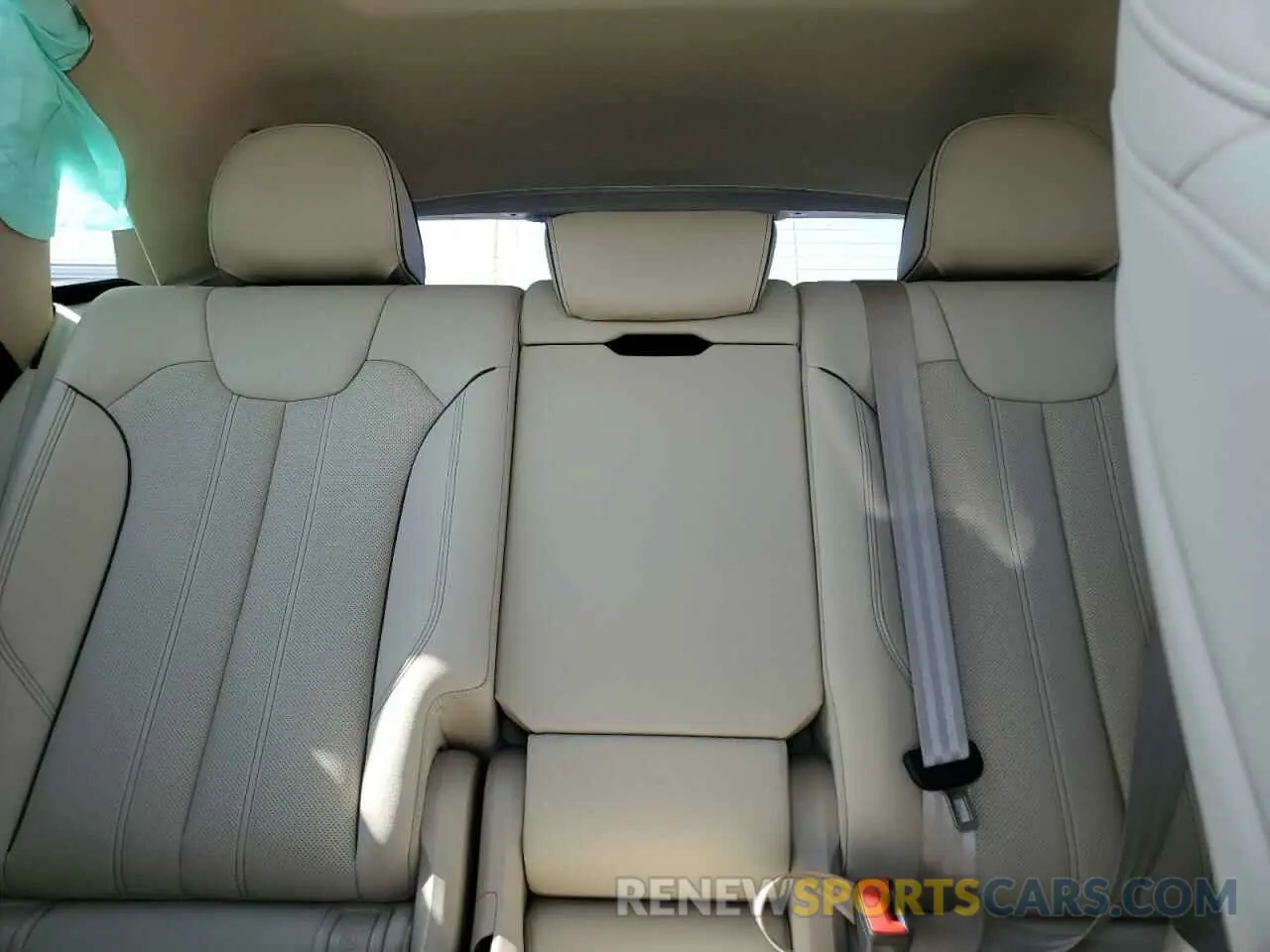 10 Photograph of a damaged car WA1EAAFY8N2054528 AUDI Q5 2022