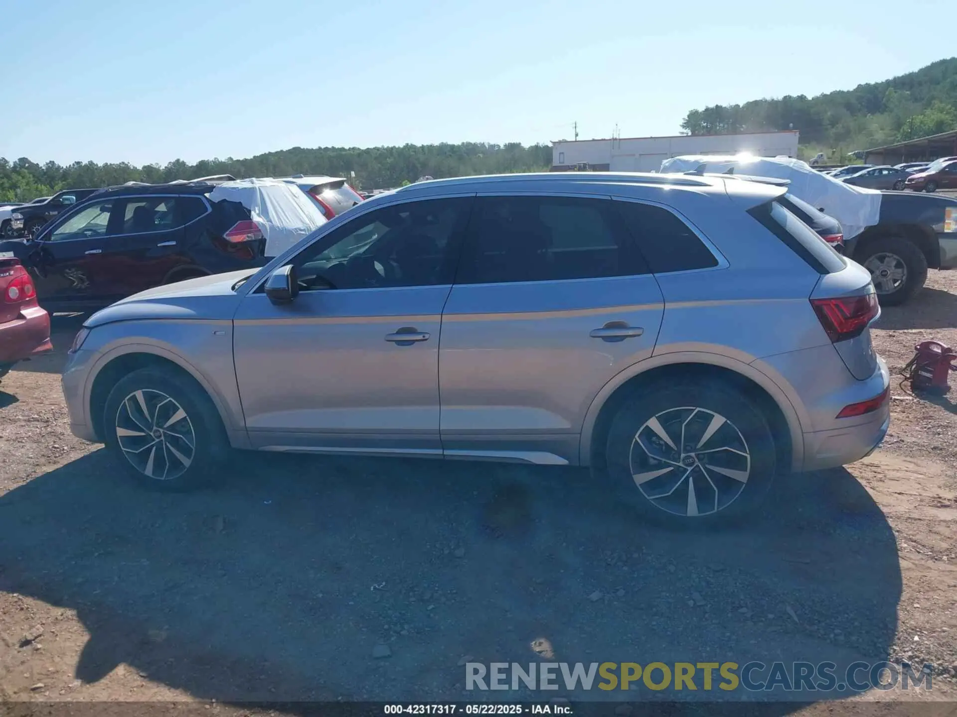 14 Photograph of a damaged car WA1EAAFY8N2075153 AUDI Q5 2022