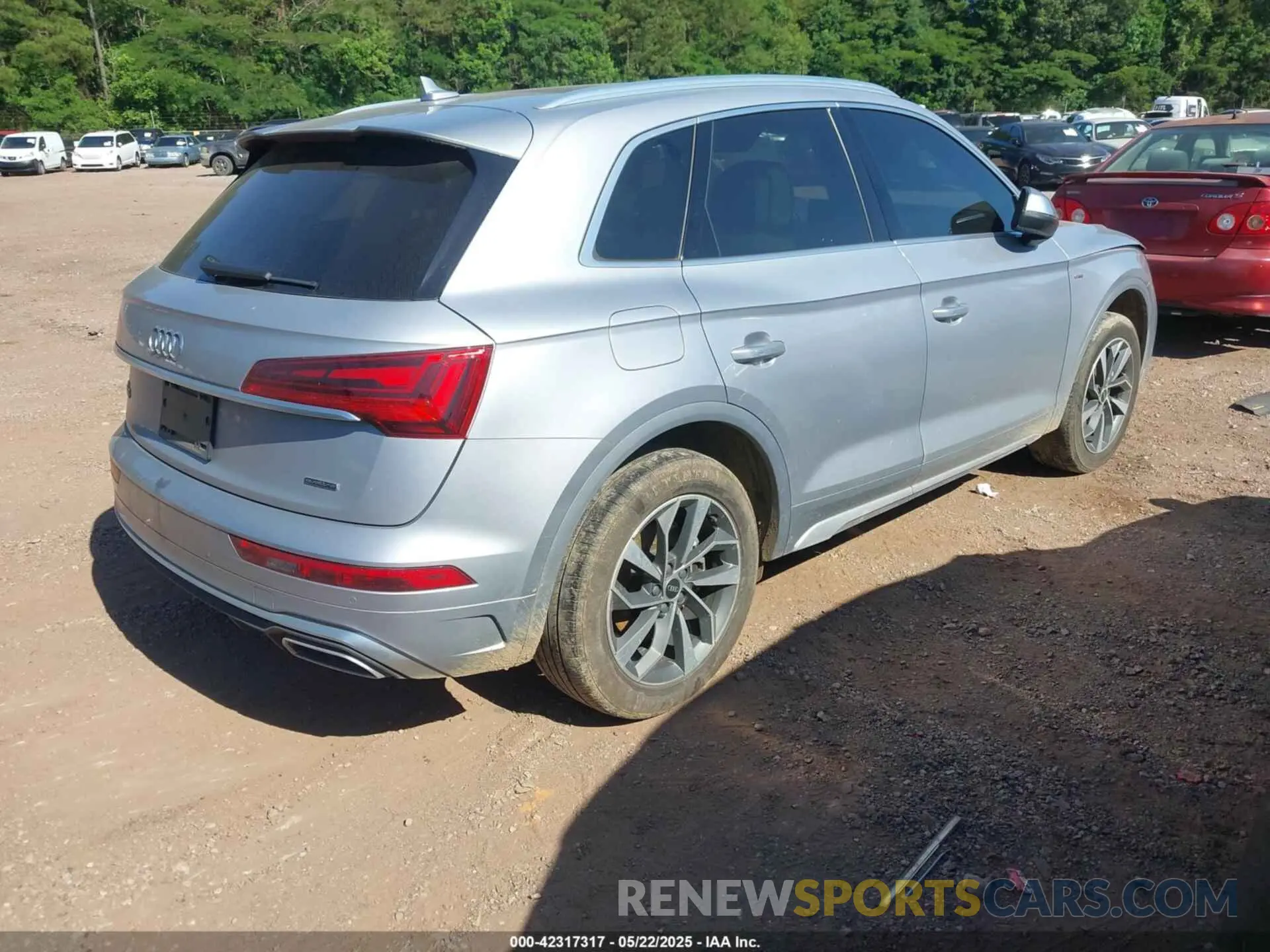 4 Photograph of a damaged car WA1EAAFY8N2075153 AUDI Q5 2022