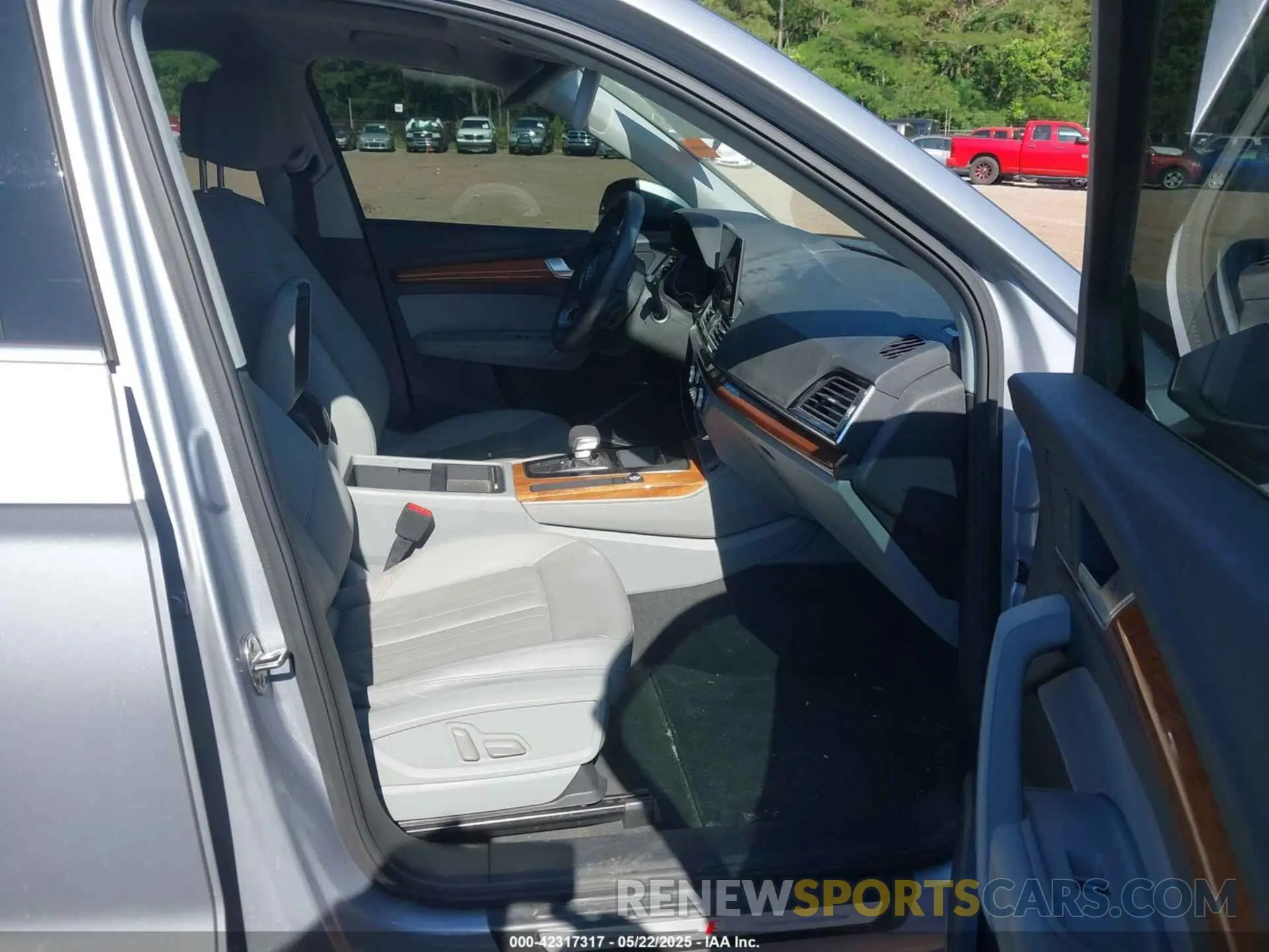 5 Photograph of a damaged car WA1EAAFY8N2075153 AUDI Q5 2022