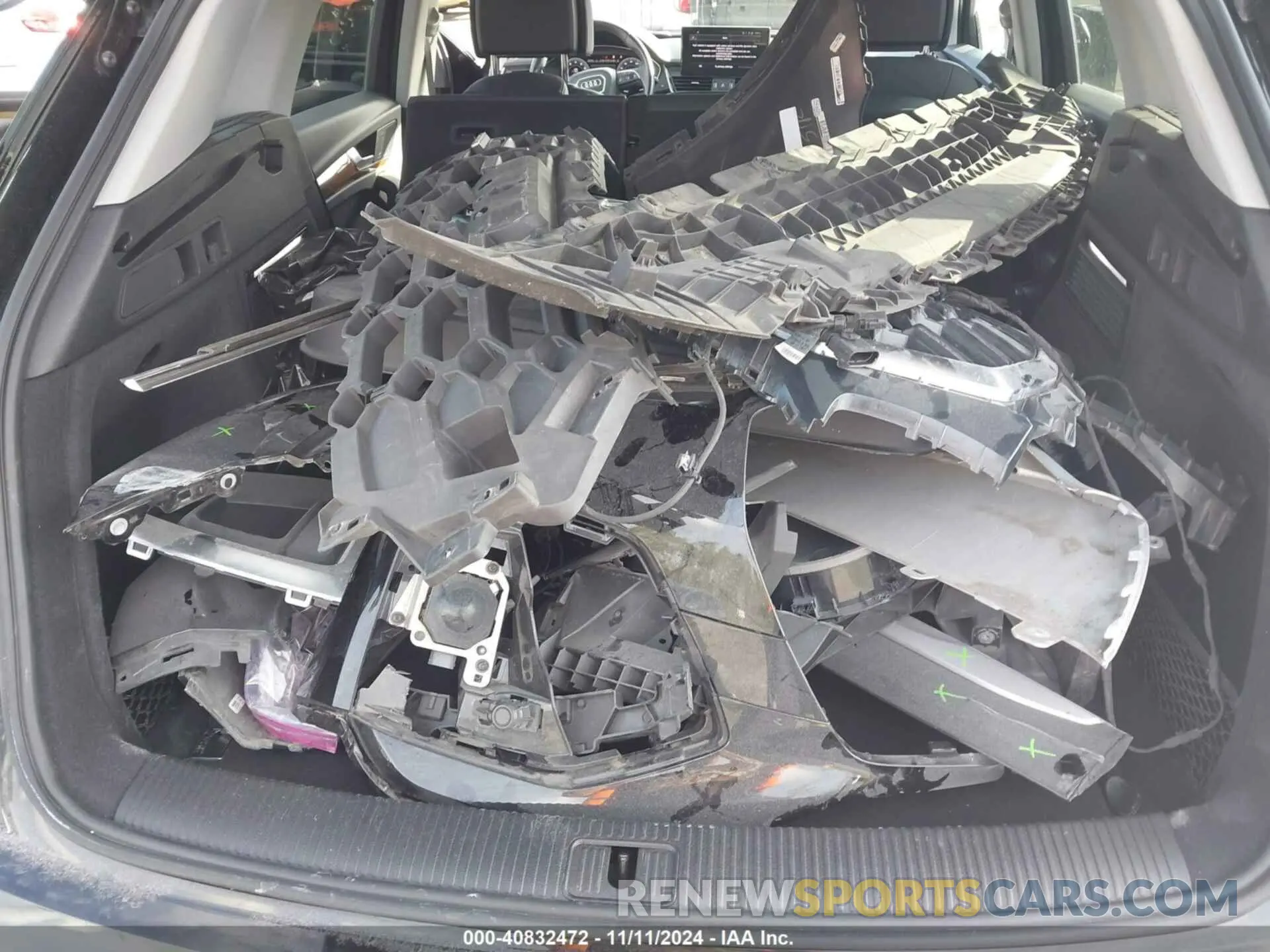 12 Photograph of a damaged car WA1EAAFY9N2071077 AUDI Q5 2022