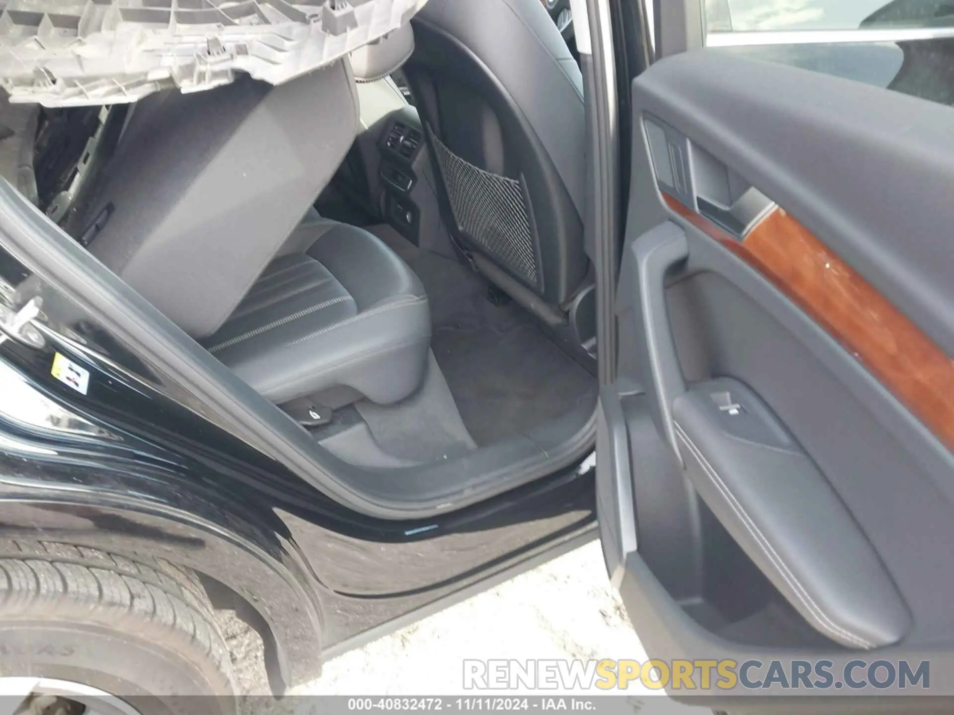 8 Photograph of a damaged car WA1EAAFY9N2071077 AUDI Q5 2022