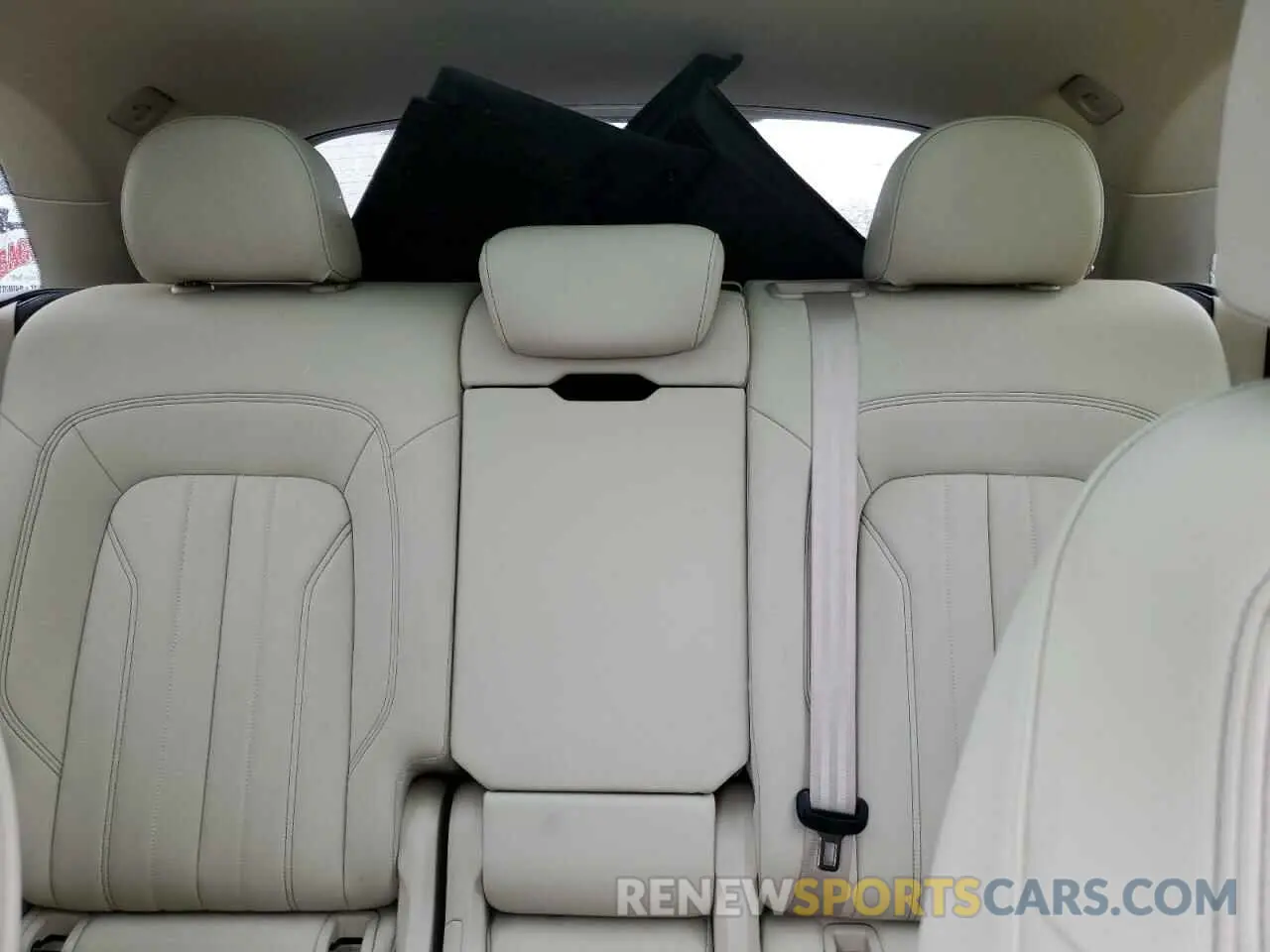 10 Photograph of a damaged car WA1EAAFY9N2071239 AUDI Q5 2022