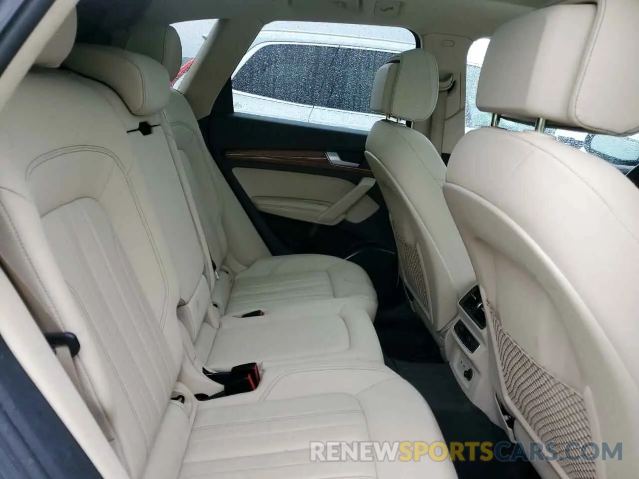 11 Photograph of a damaged car WA1EAAFY9N2071239 AUDI Q5 2022