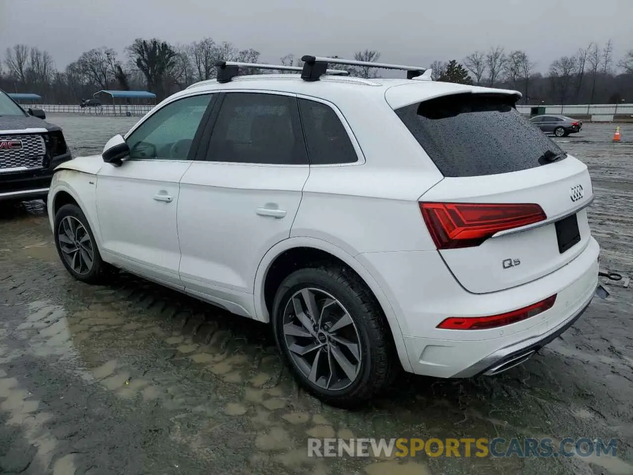 2 Photograph of a damaged car WA1EAAFY9N2071239 AUDI Q5 2022