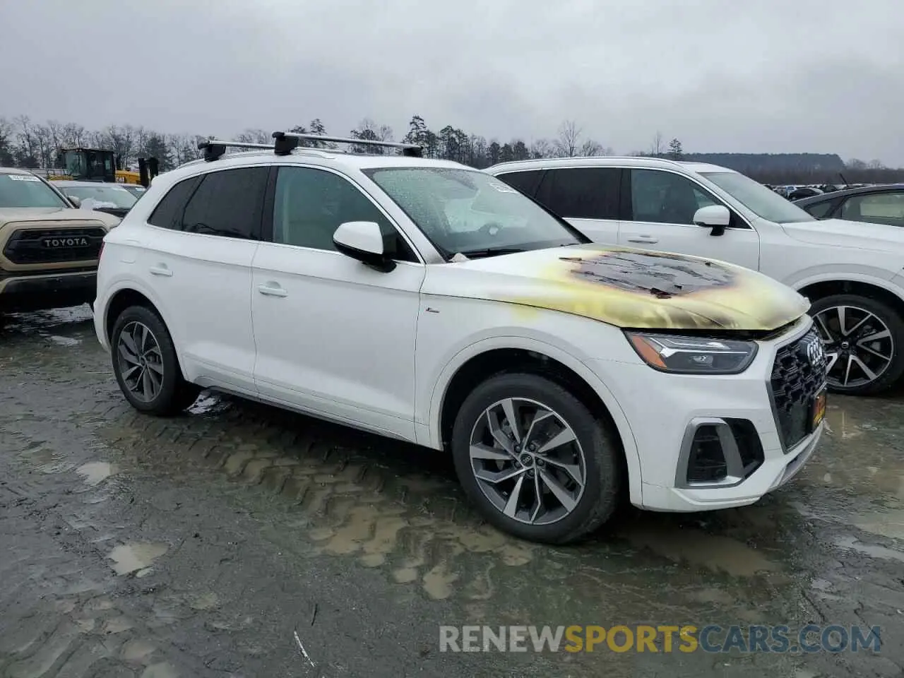 4 Photograph of a damaged car WA1EAAFY9N2071239 AUDI Q5 2022