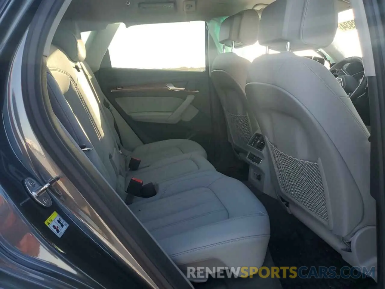 10 Photograph of a damaged car WA1EAAFY9N2083214 AUDI Q5 2022