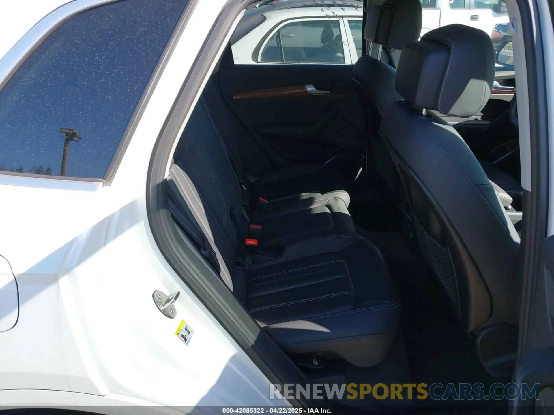 8 Photograph of a damaged car WA1EAAFY9N2112369 AUDI Q5 2022