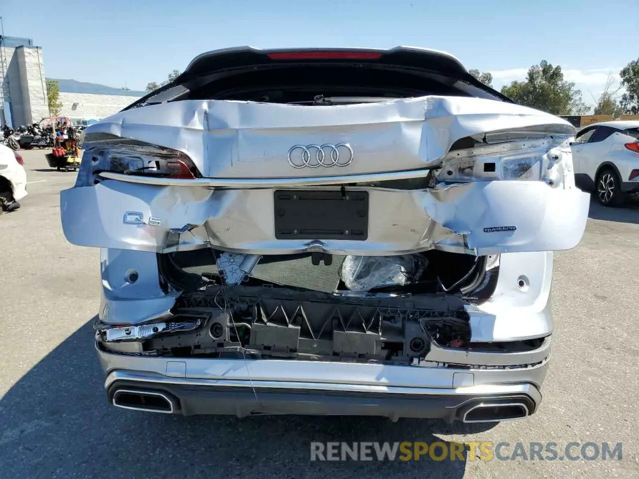 6 Photograph of a damaged car WA1EAAFY9N2134775 AUDI Q5 2022