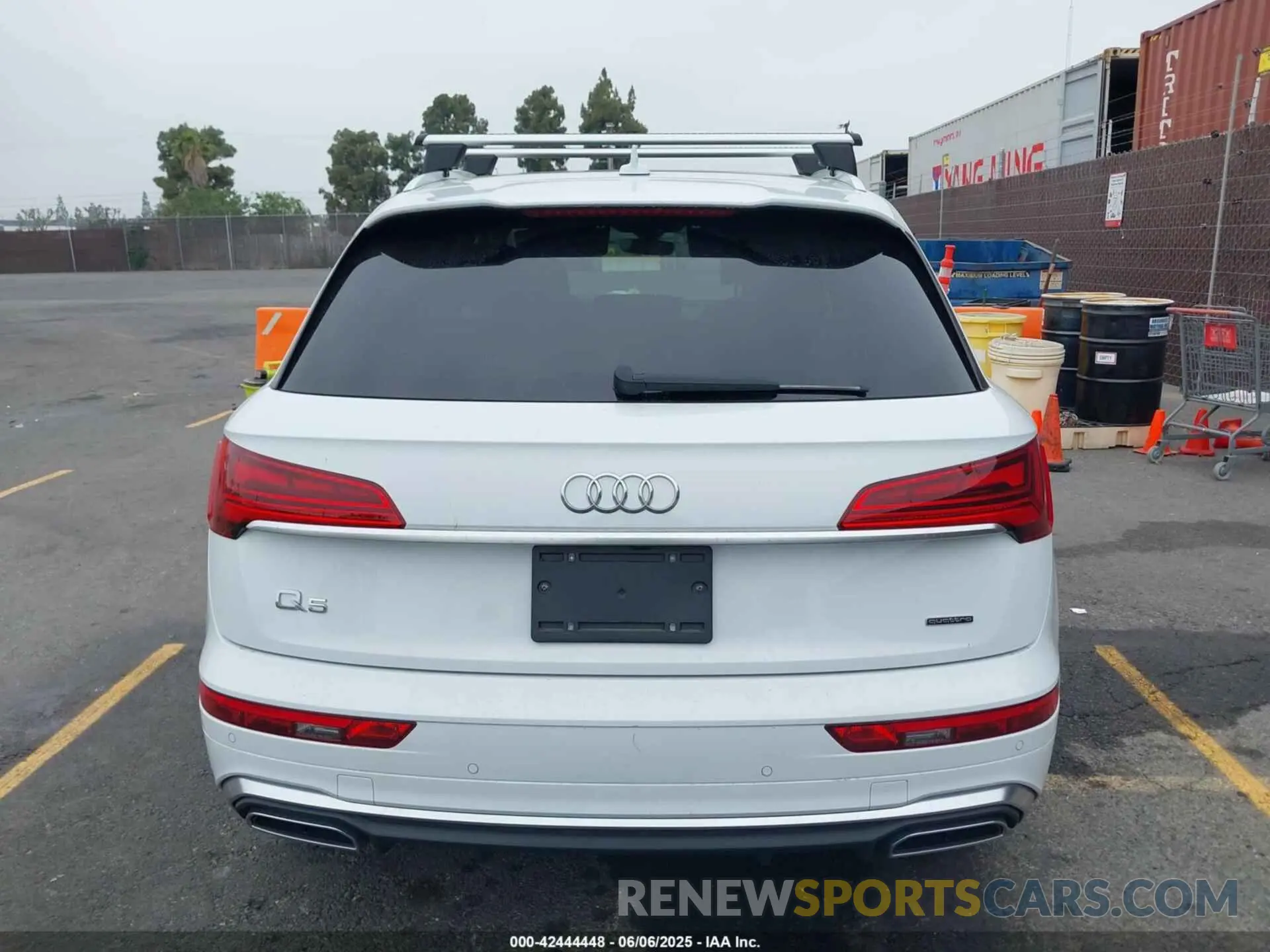 16 Photograph of a damaged car WA1EAAFYXN2075073 AUDI Q5 2022