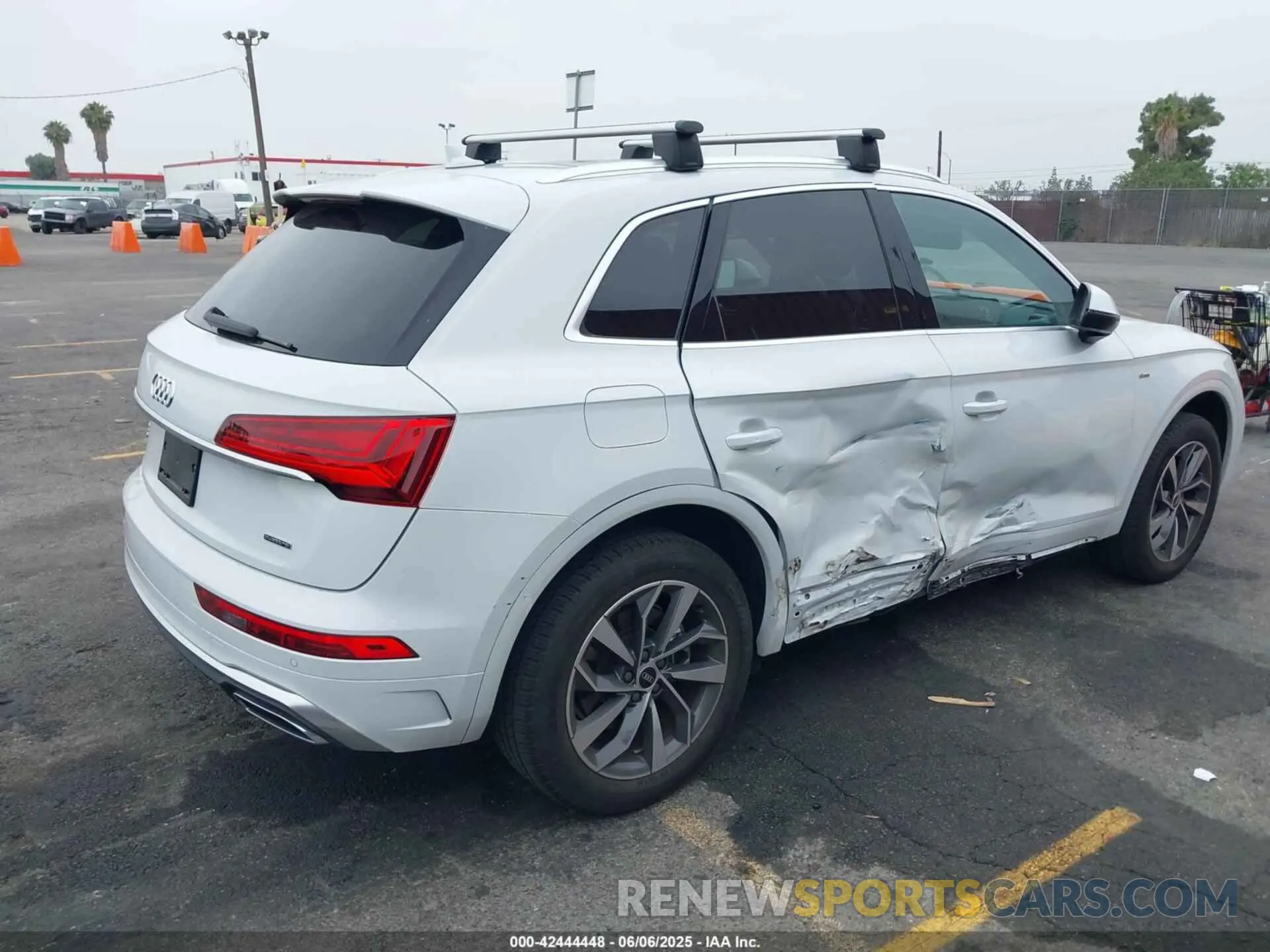4 Photograph of a damaged car WA1EAAFYXN2075073 AUDI Q5 2022