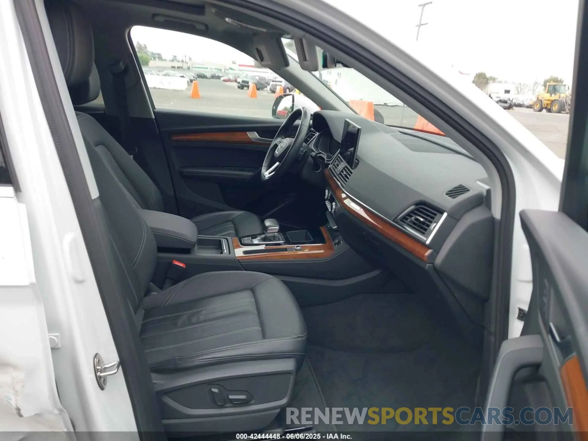 5 Photograph of a damaged car WA1EAAFYXN2075073 AUDI Q5 2022