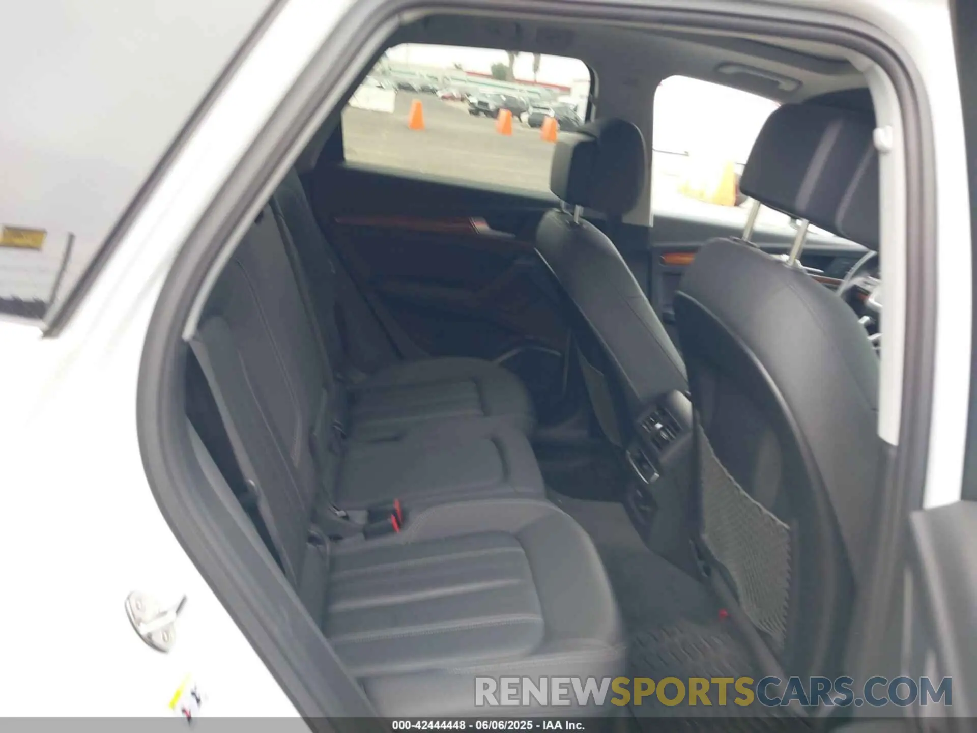 8 Photograph of a damaged car WA1EAAFYXN2075073 AUDI Q5 2022
