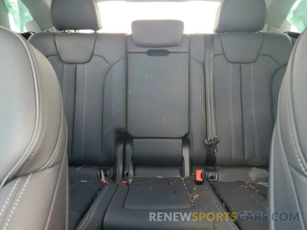 10 Photograph of a damaged car WA1FAAFY0N2055323 AUDI Q5 2022