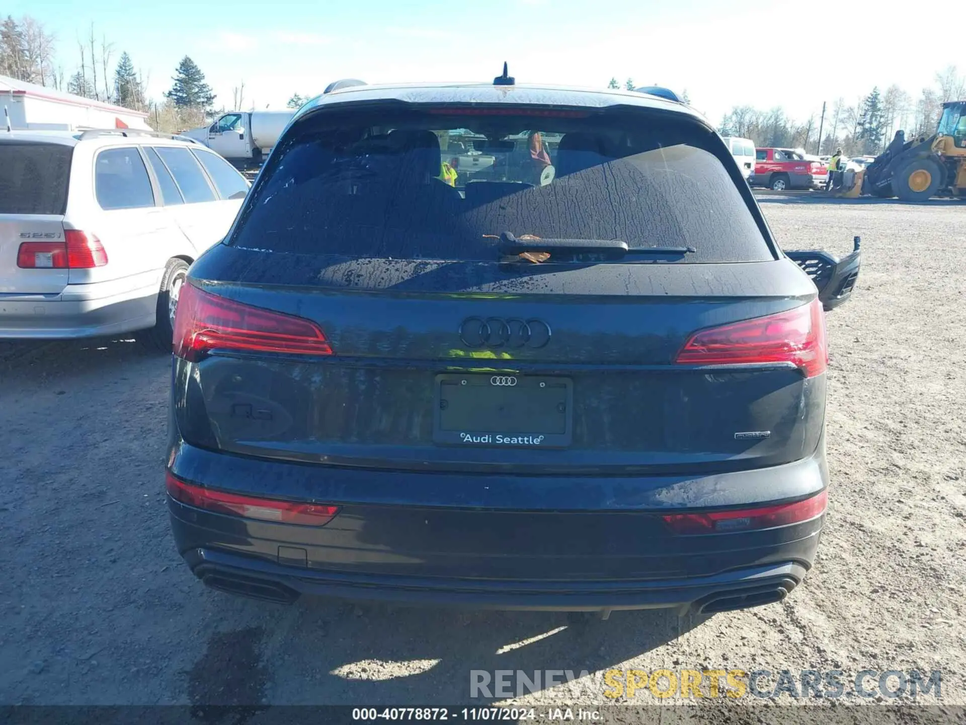 17 Photograph of a damaged car WA1FAAFY1N2083292 AUDI Q5 2022