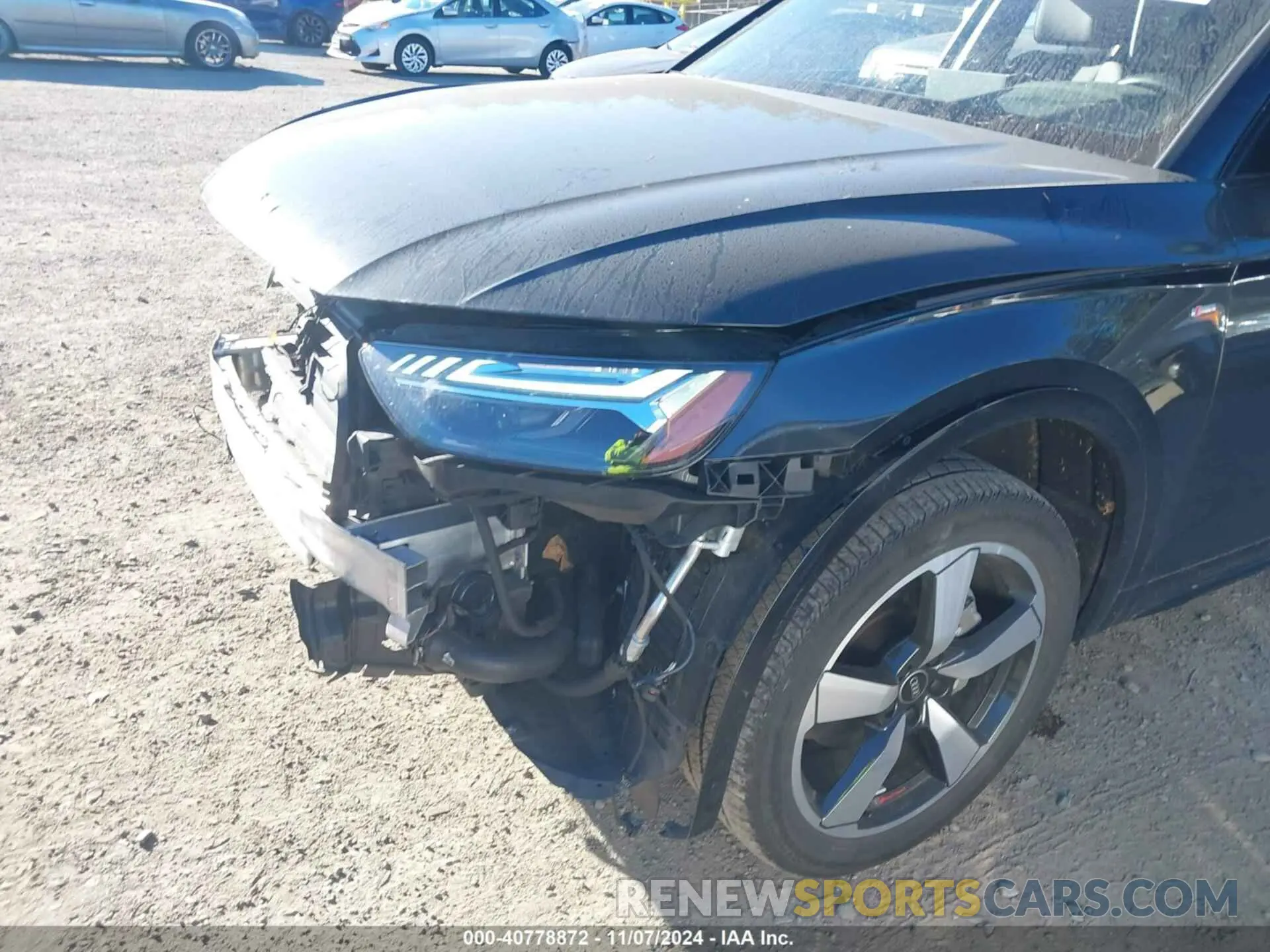 18 Photograph of a damaged car WA1FAAFY1N2083292 AUDI Q5 2022