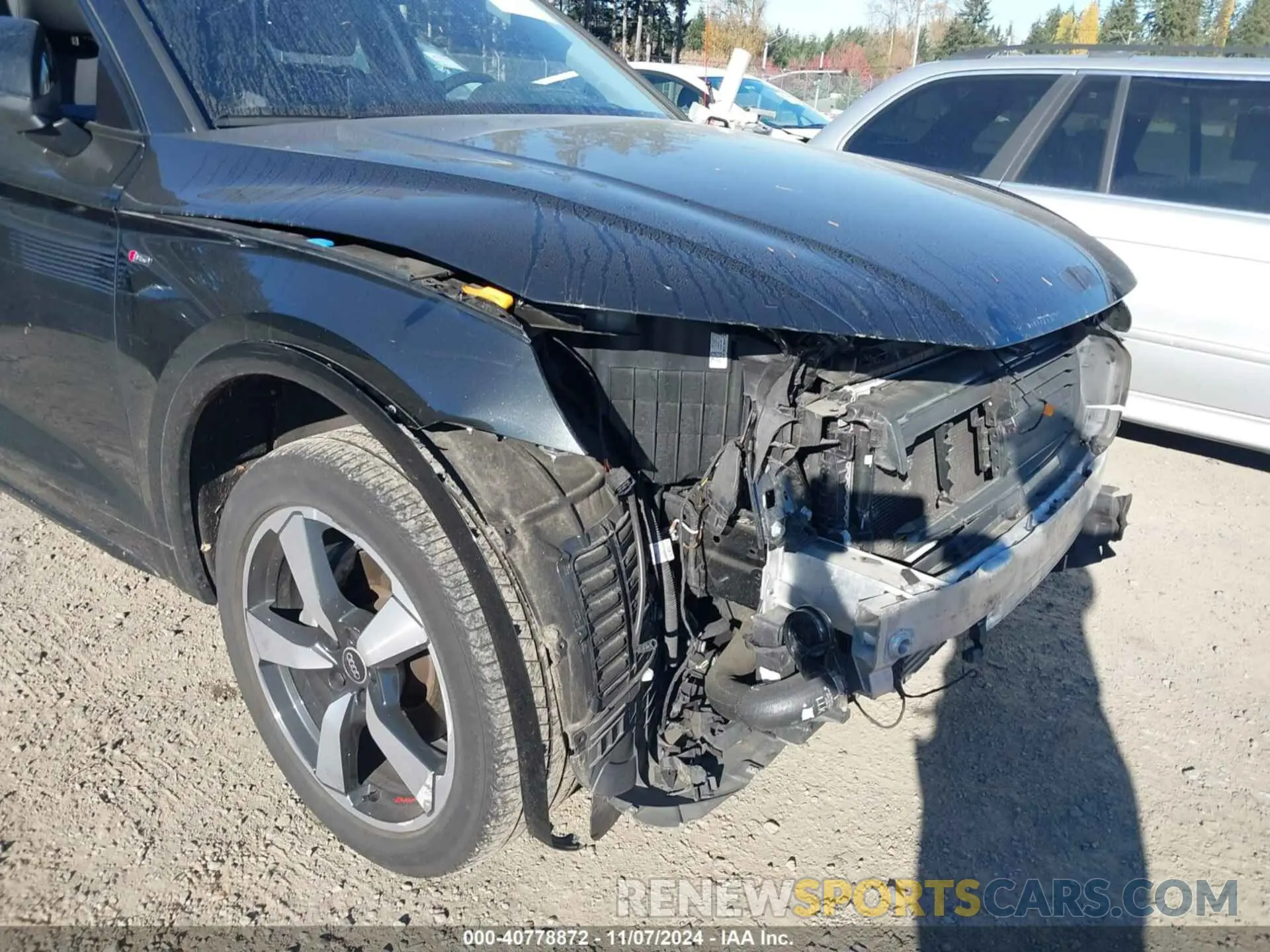 19 Photograph of a damaged car WA1FAAFY1N2083292 AUDI Q5 2022