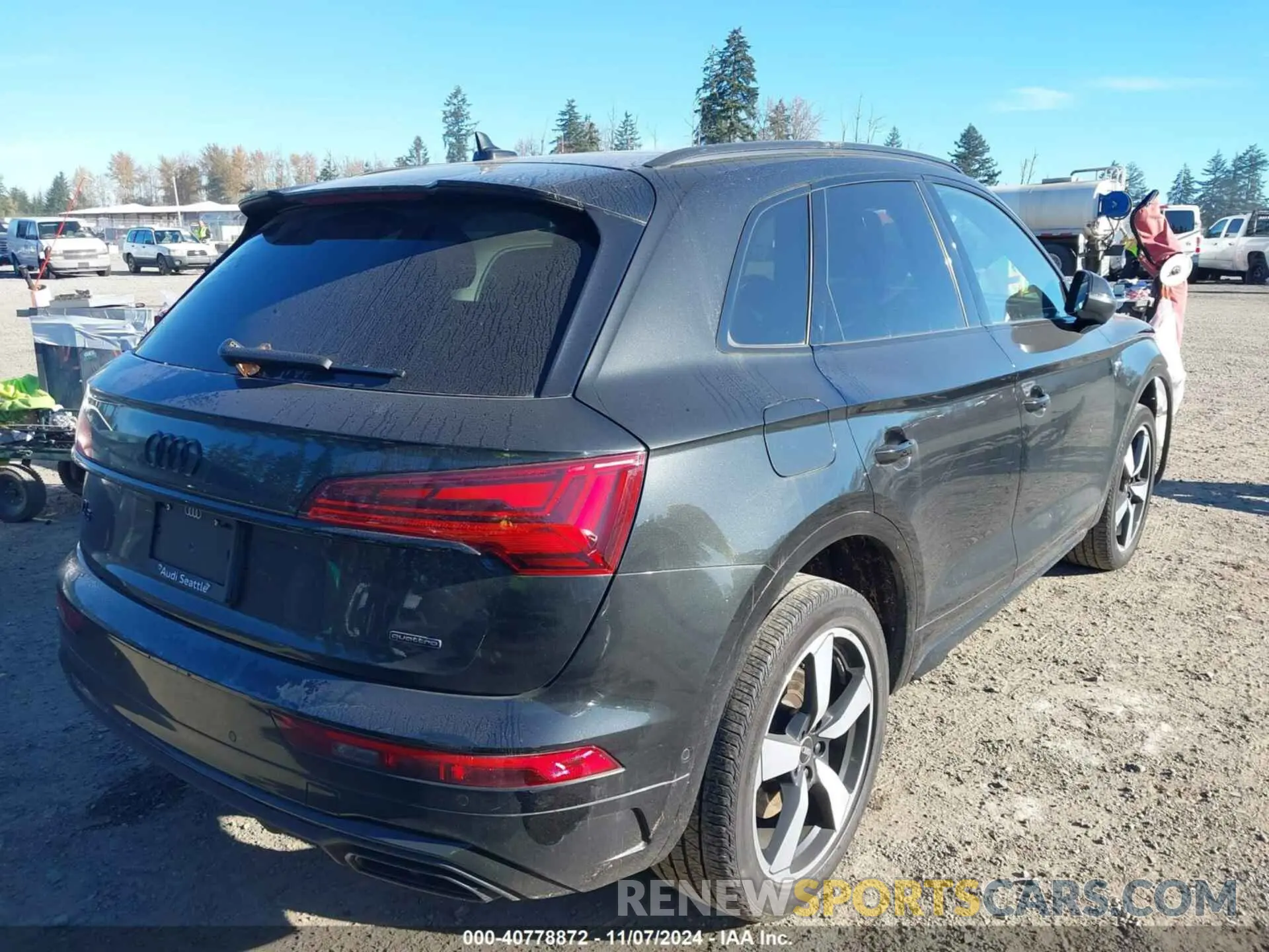 4 Photograph of a damaged car WA1FAAFY1N2083292 AUDI Q5 2022
