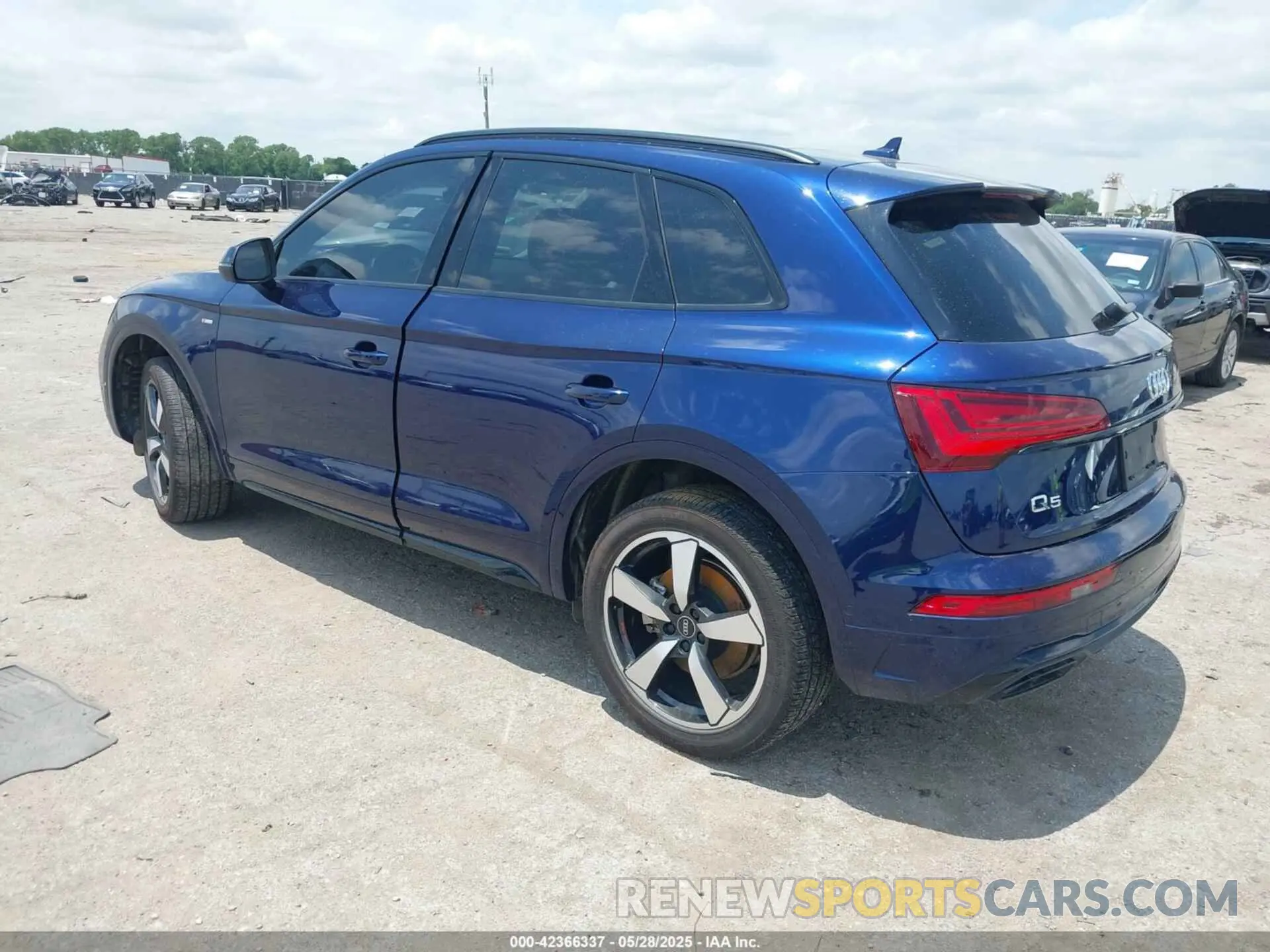 3 Photograph of a damaged car WA1FAAFY3N2006634 AUDI Q5 2022