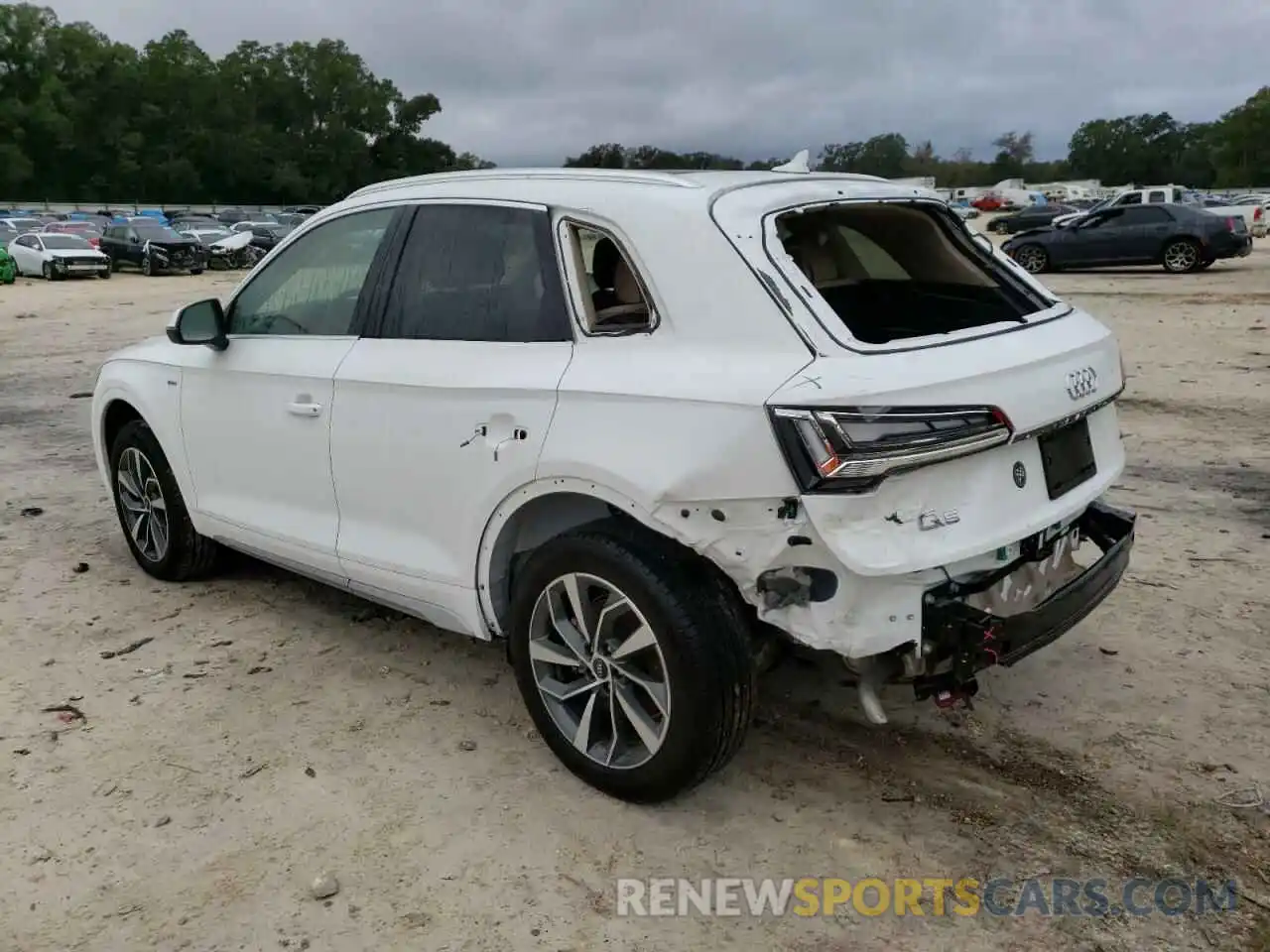 2 Photograph of a damaged car WA1FAAFY3N2018377 AUDI Q5 2022