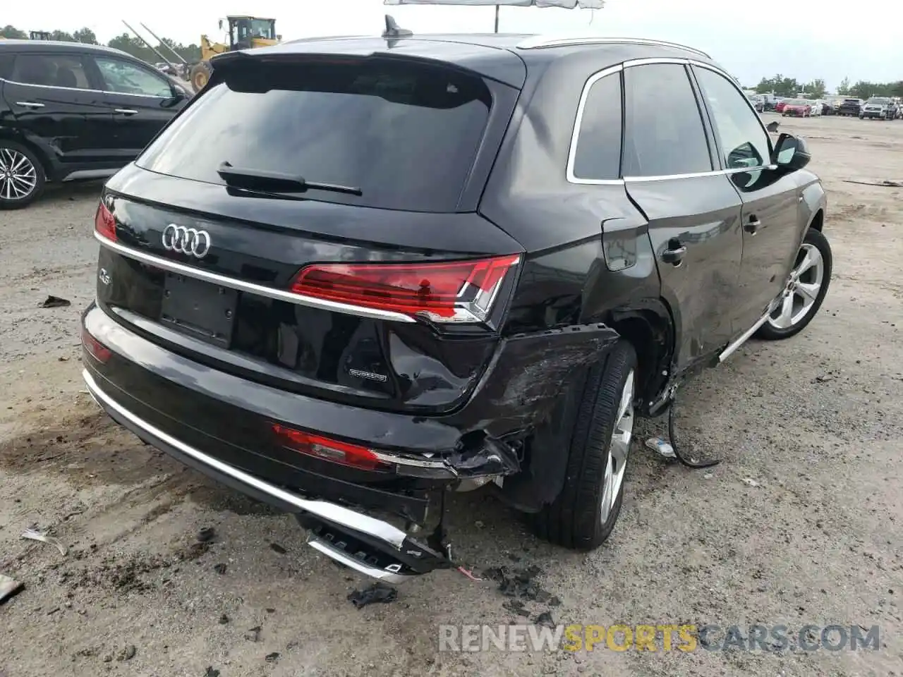 4 Photograph of a damaged car WA1FAAFY4N2041019 AUDI Q5 2022