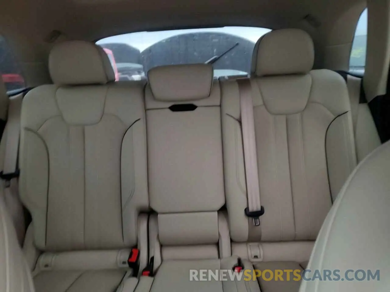 10 Photograph of a damaged car WA1FAAFY6N2049364 AUDI Q5 2022