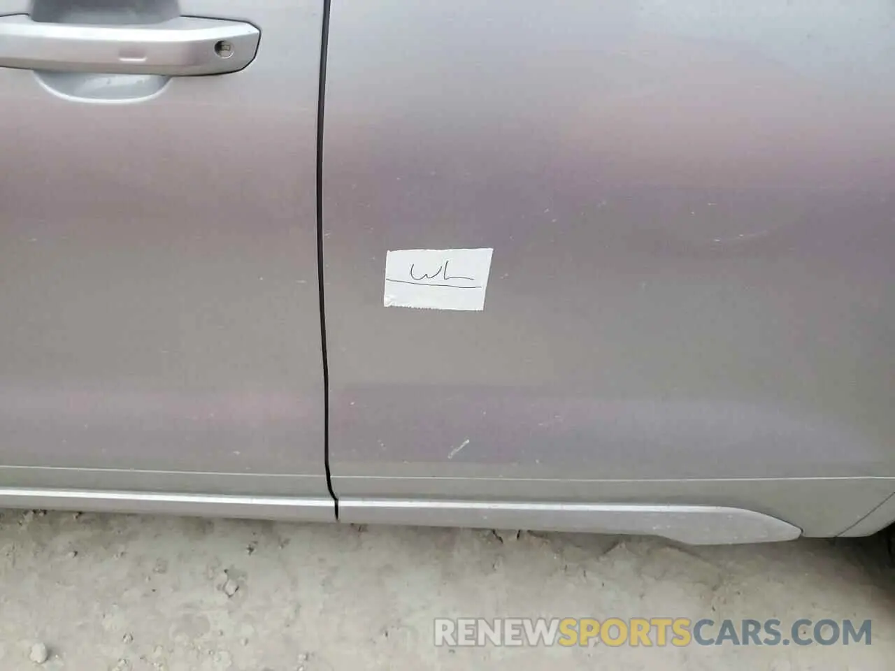 13 Photograph of a damaged car WA1FAAFY6N2049364 AUDI Q5 2022