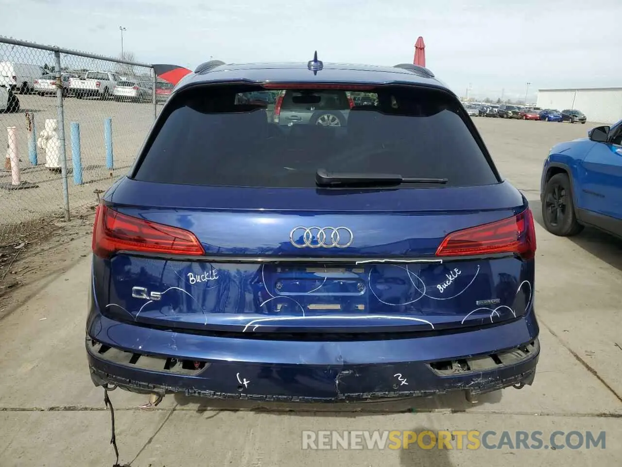 6 Photograph of a damaged car WA1FAAFY7N2010315 AUDI Q5 2022