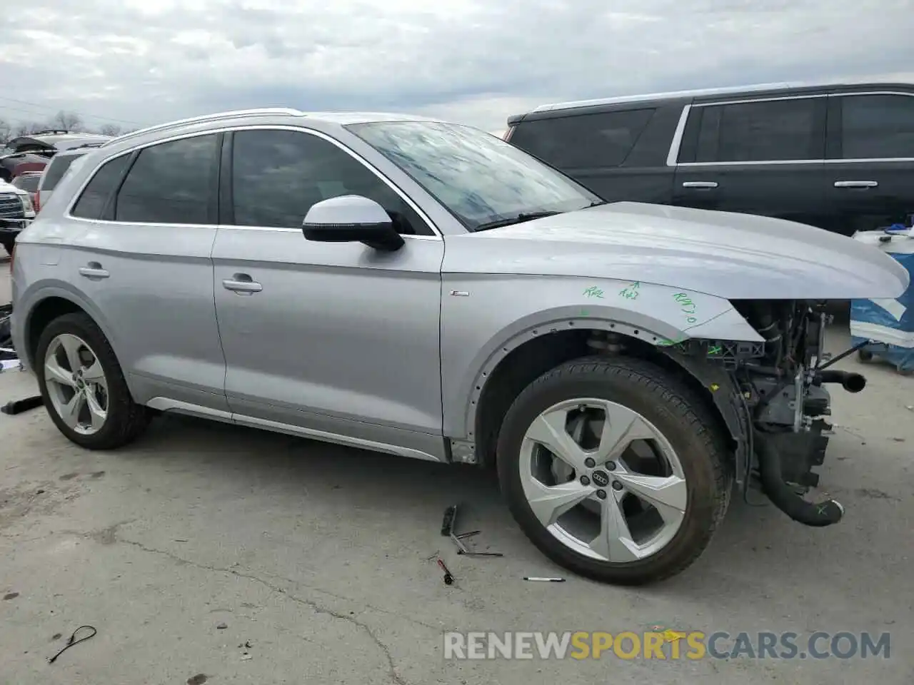 4 Photograph of a damaged car WA1FAAFY8N2053674 AUDI Q5 2022