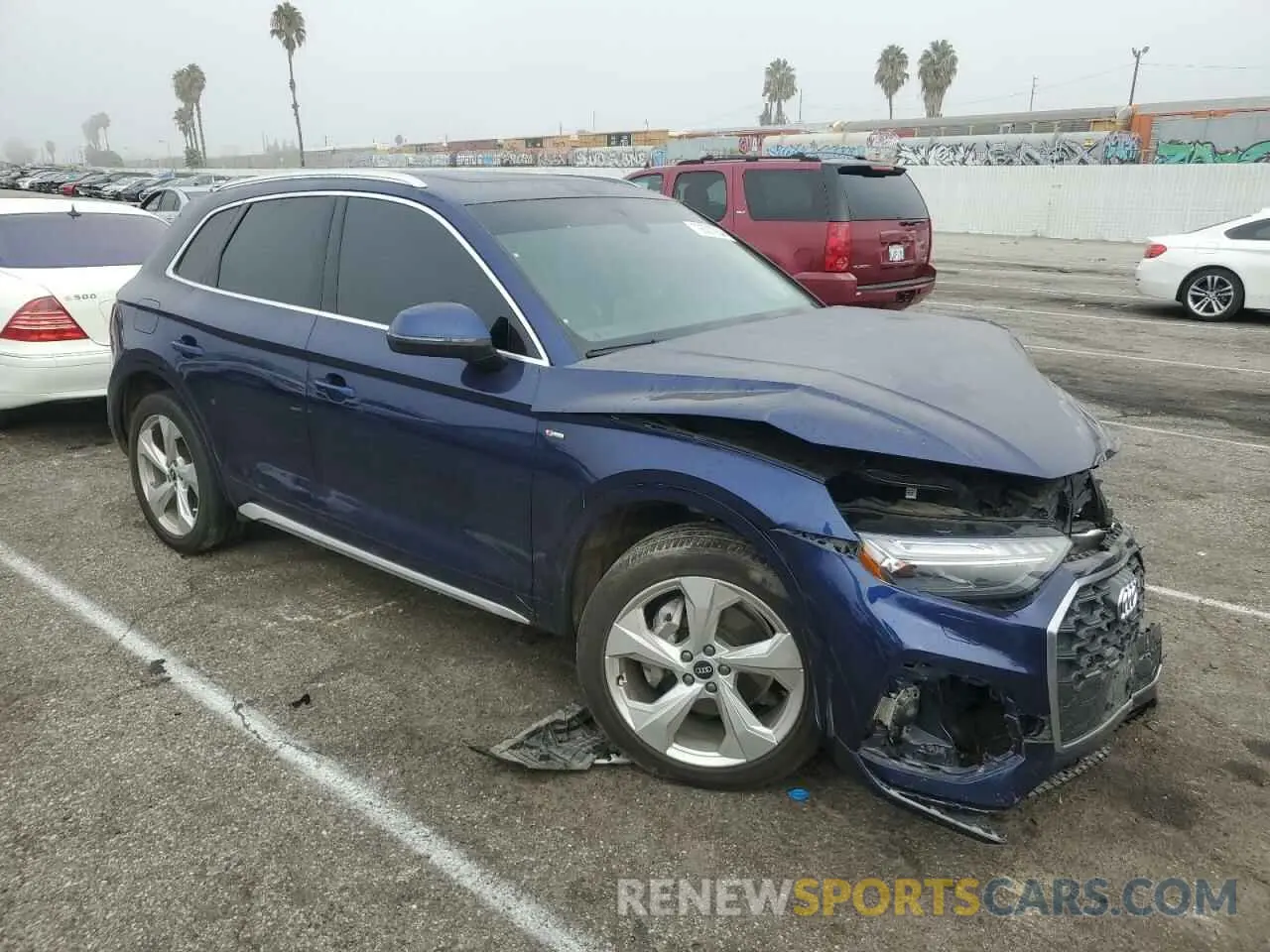 4 Photograph of a damaged car WA1FAAFY9N2047673 AUDI Q5 2022
