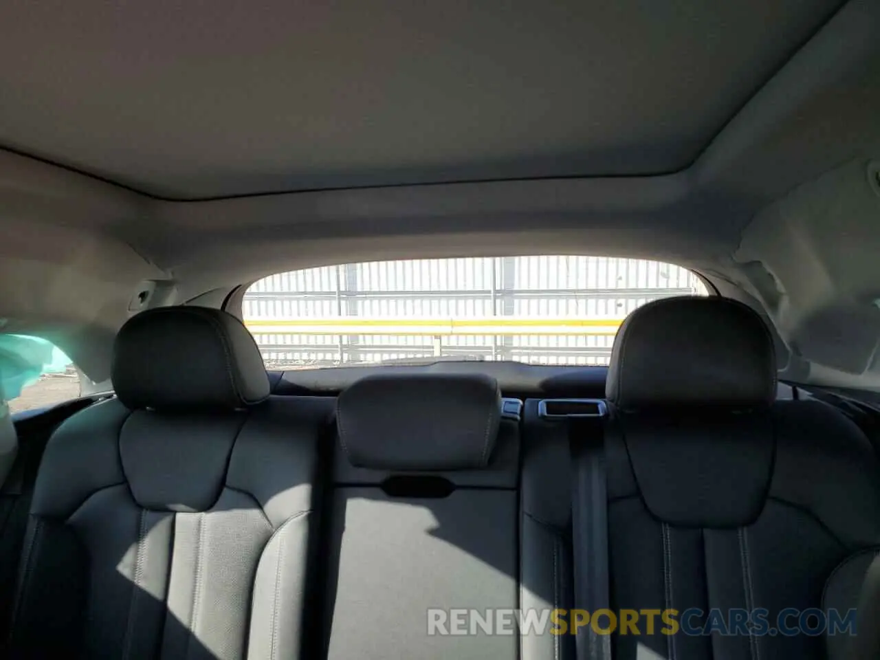 10 Photograph of a damaged car WA1FABFY5N2048986 AUDI Q5 2022