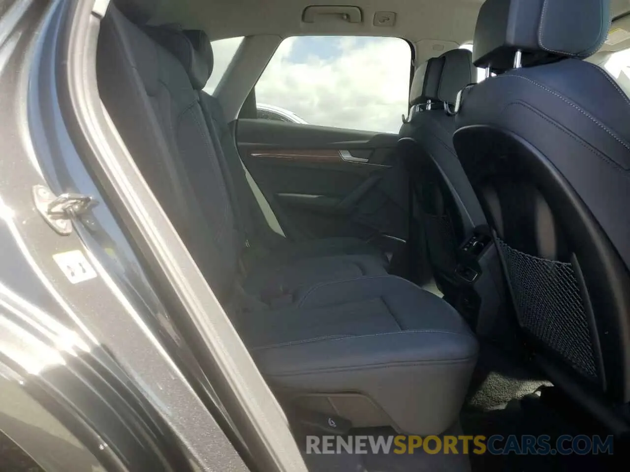 11 Photograph of a damaged car WA1G2AFY2N2098529 AUDI Q5 2022