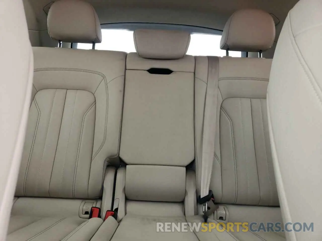 10 Photograph of a damaged car WA1GAAFY0N2109689 AUDI Q5 2022