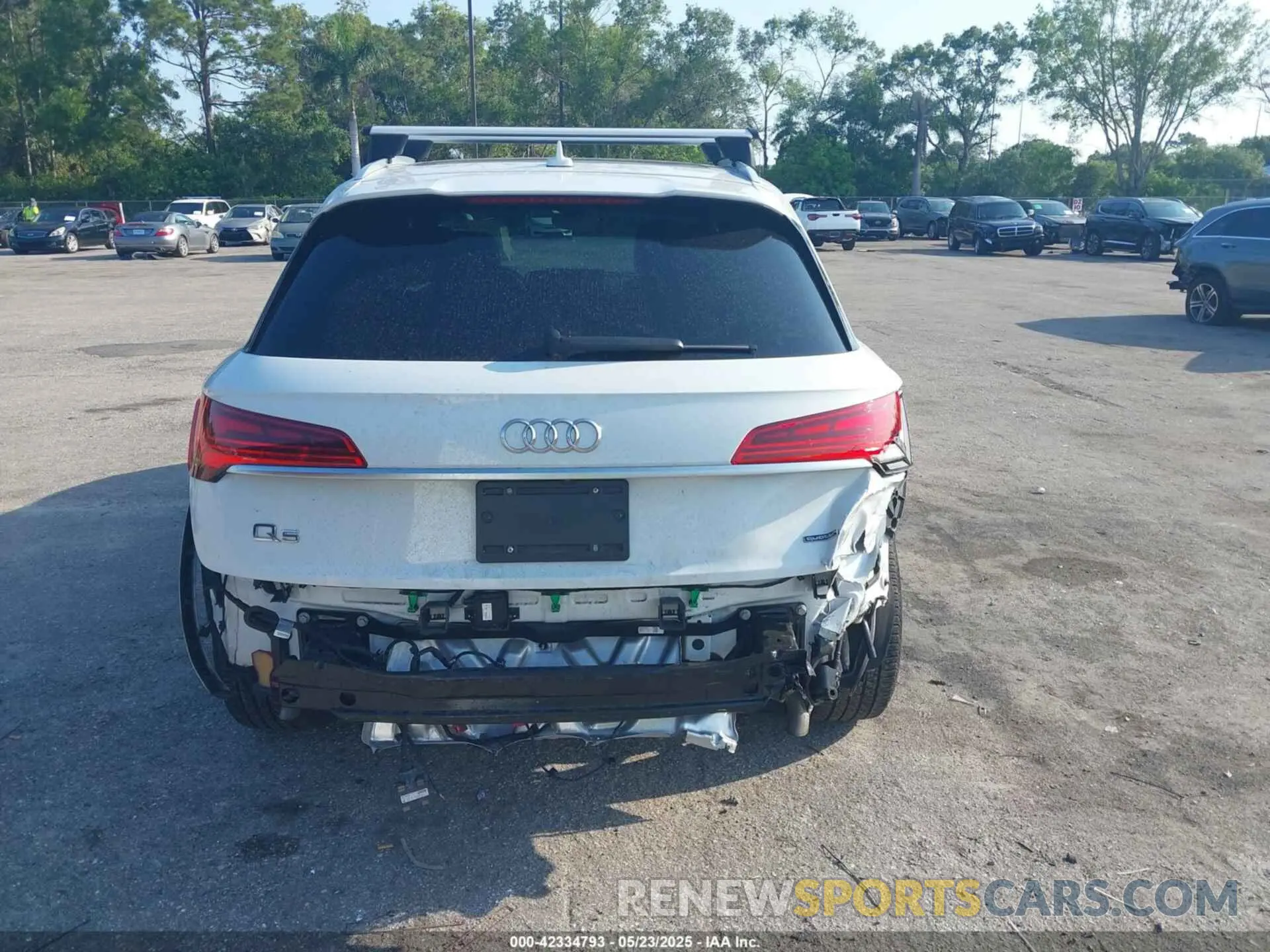 16 Photograph of a damaged car WA1GAAFY1N2021248 AUDI Q5 2022