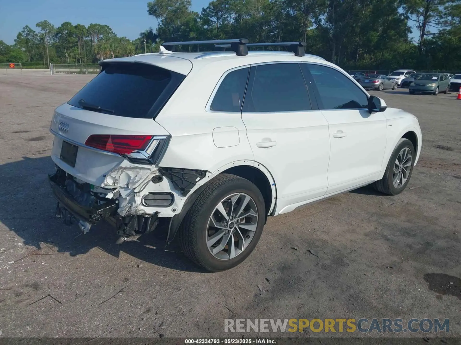 4 Photograph of a damaged car WA1GAAFY1N2021248 AUDI Q5 2022