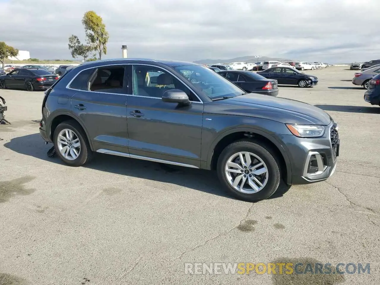 4 Photograph of a damaged car WA1GAAFY1N2059546 AUDI Q5 2022