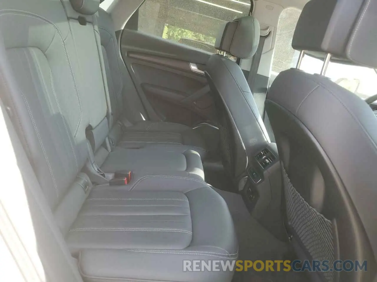 10 Photograph of a damaged car WA1GAAFY1N2070448 AUDI Q5 2022