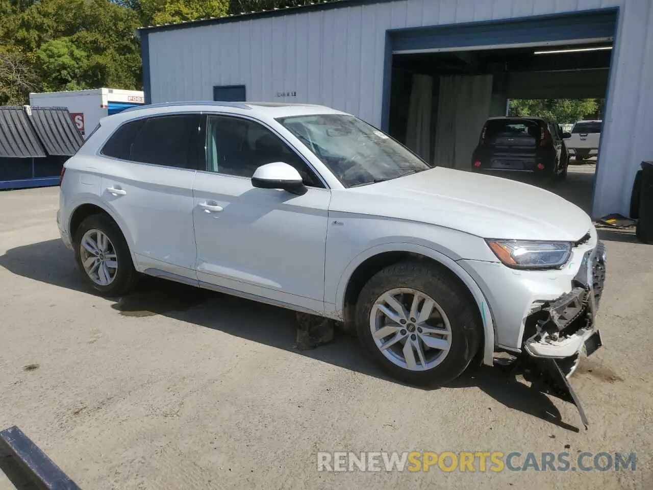 4 Photograph of a damaged car WA1GAAFY1N2070448 AUDI Q5 2022