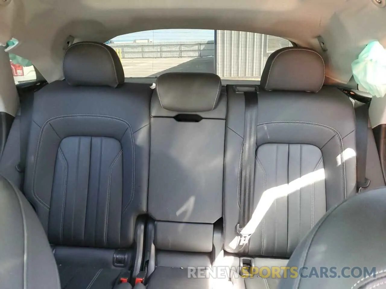 10 Photograph of a damaged car WA1GAAFY1N2139610 AUDI Q5 2022