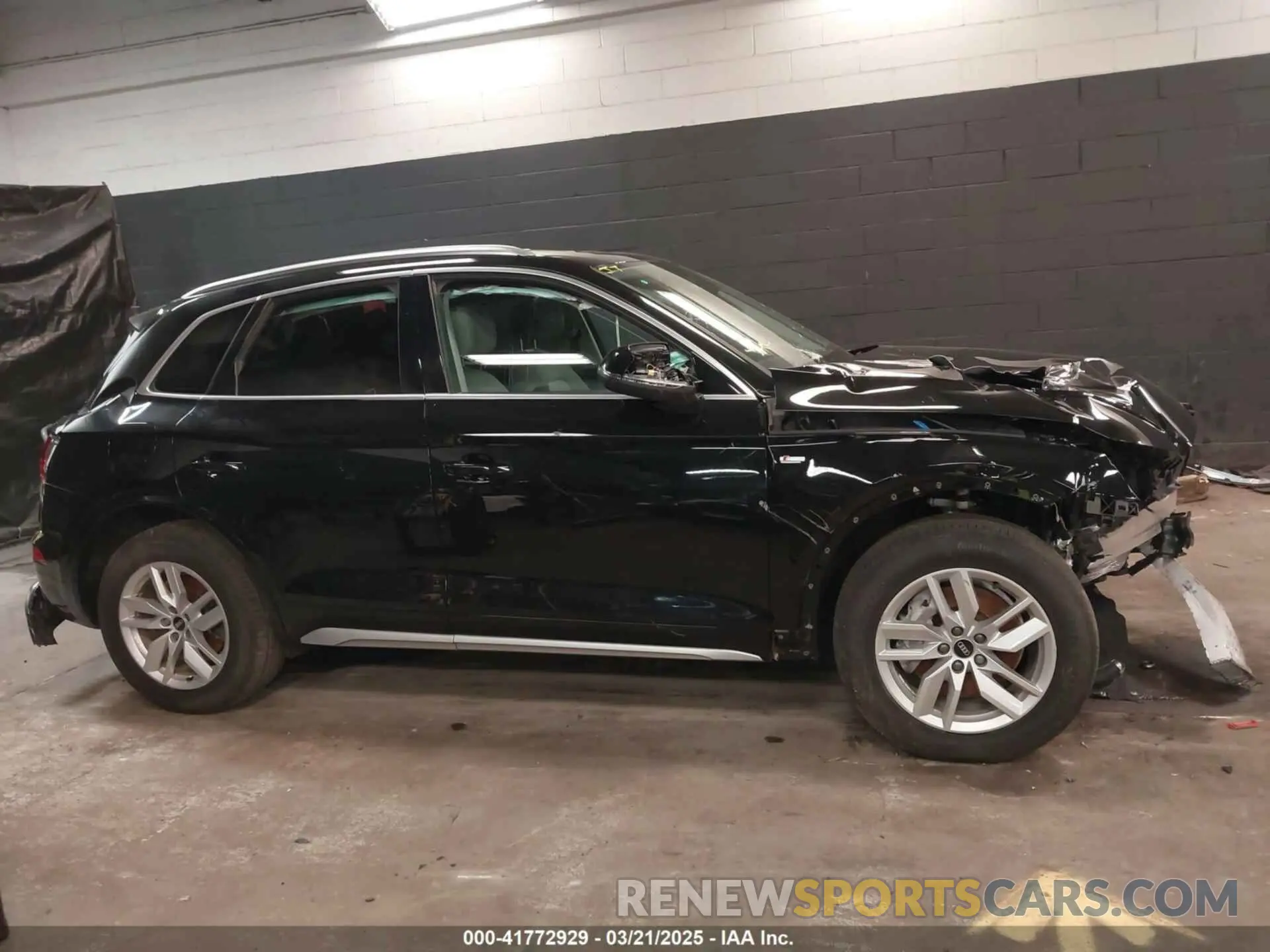 13 Photograph of a damaged car WA1GAAFY2N2049219 AUDI Q5 2022